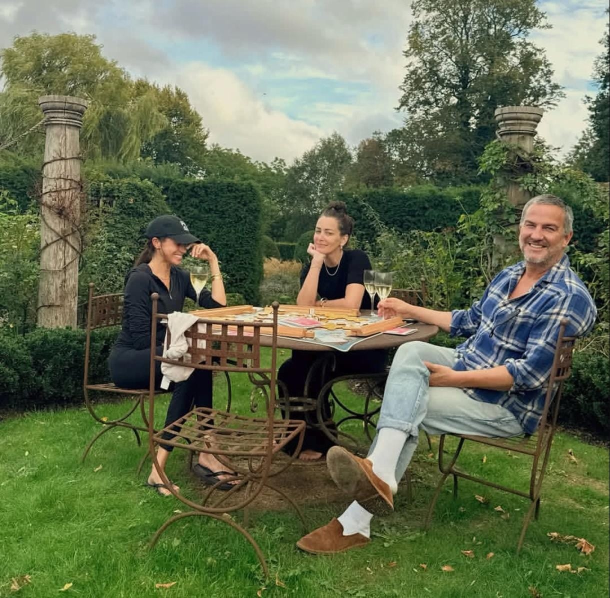 Meghan compartiendo con sus amigos Kelly McKee Zajfen y Marcus Anderson.