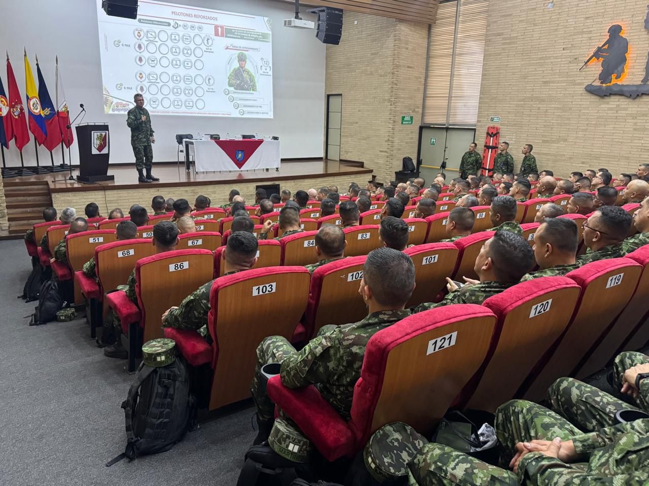 En la reunión de estrategia militar estuvieron 174 mando de brigadas y otras unidades.