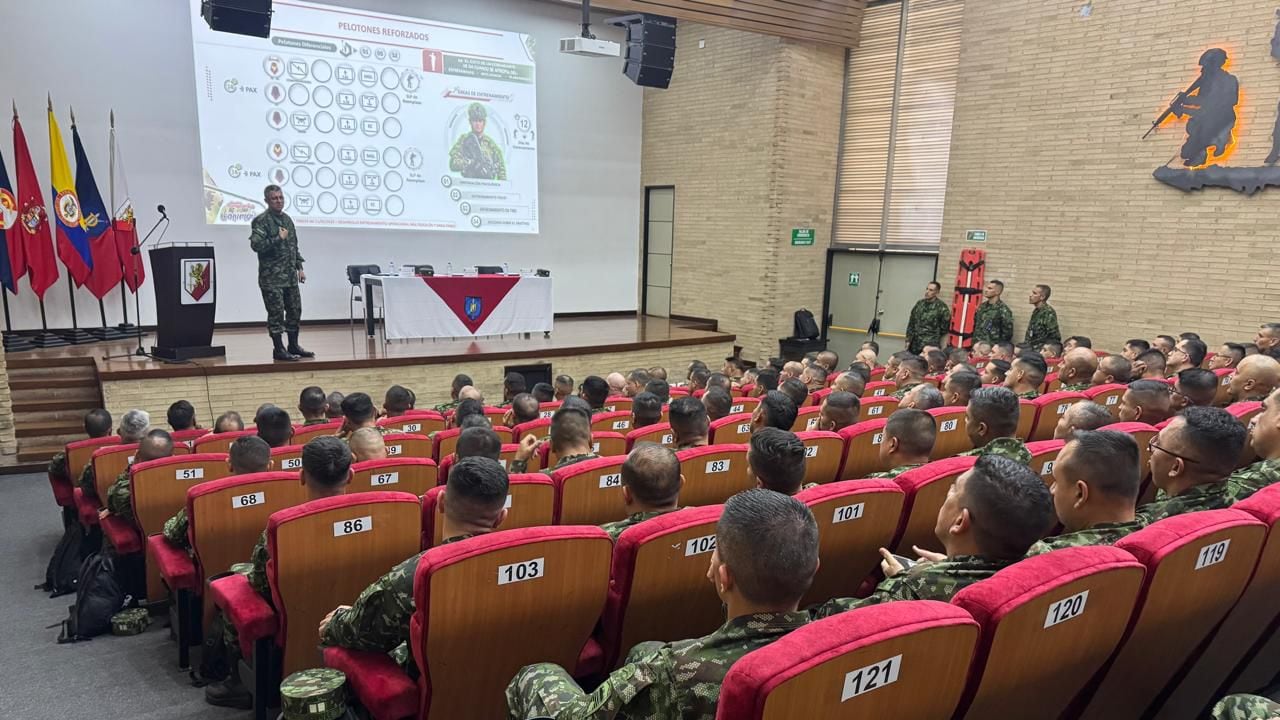 En la reunión de estrategia militar estuvieron 174 mando de brigadas y otras unidades.