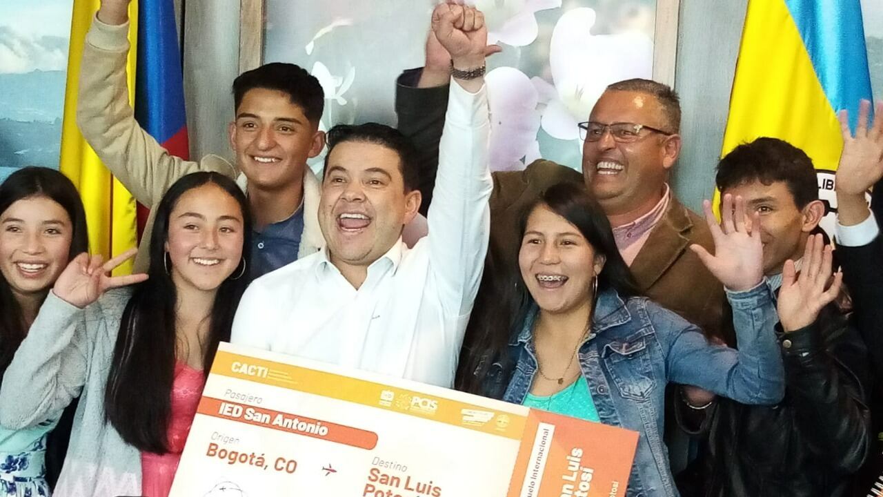 El proyecto ganador consistió en transformar residuos sólidos (botellas PET) en filamento para impresoras 3D y lana plástica.