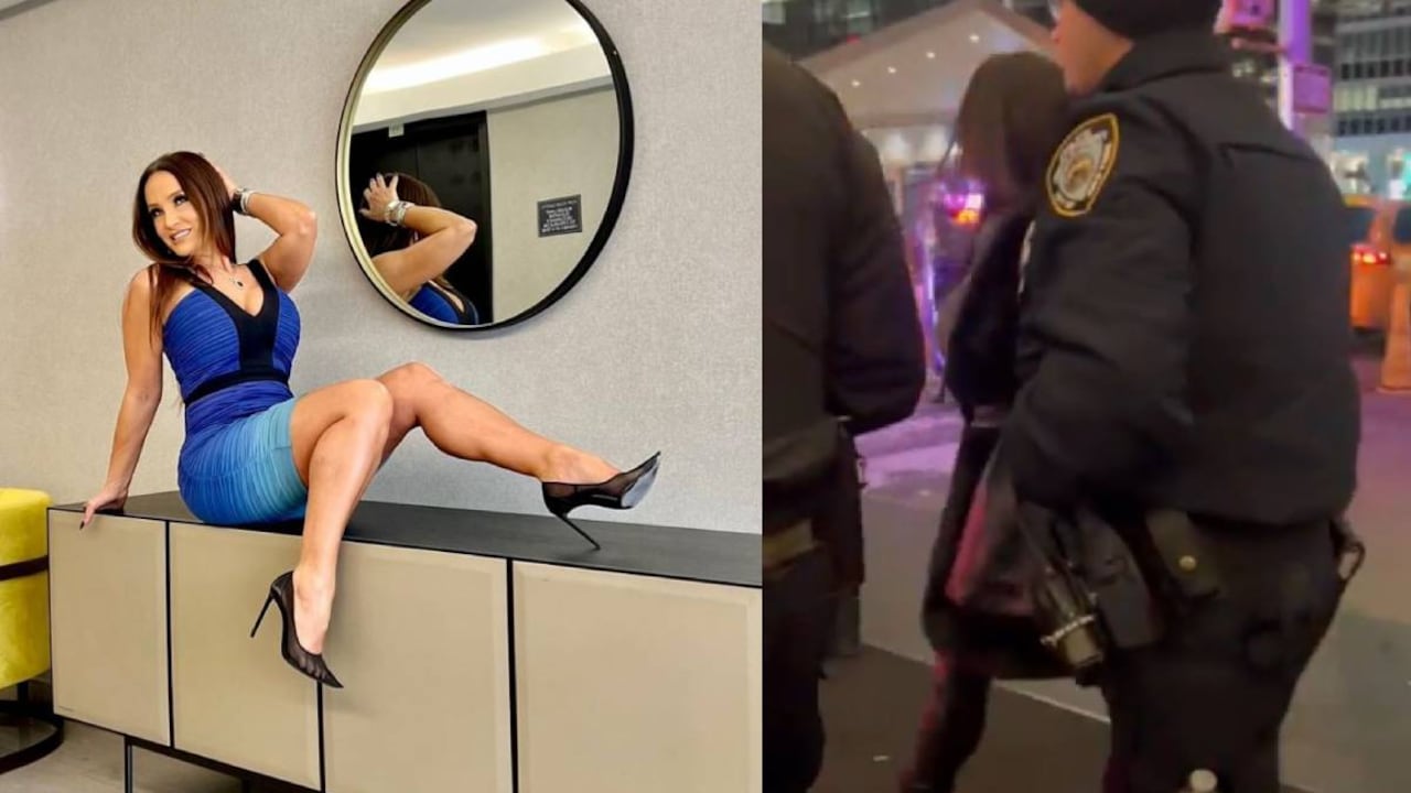 La ex actriz salió escoltada por policías en Nueva York