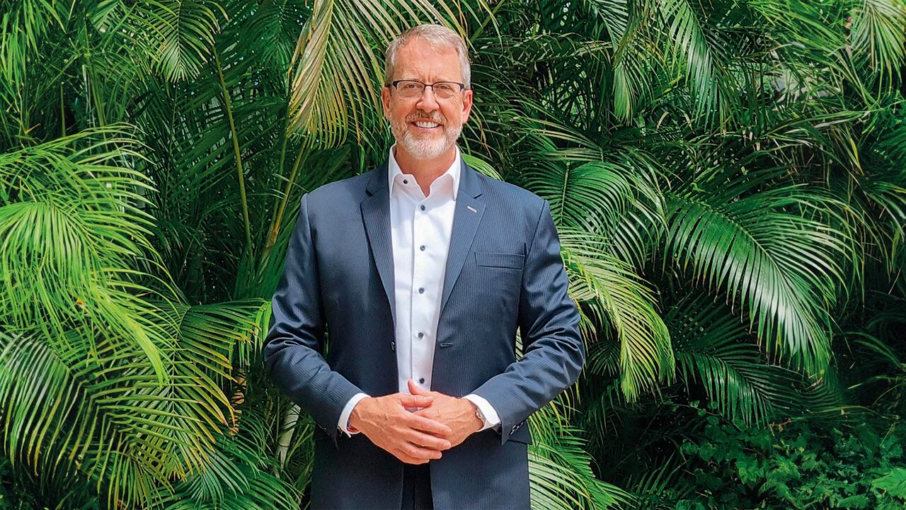 Exembajador James Story.