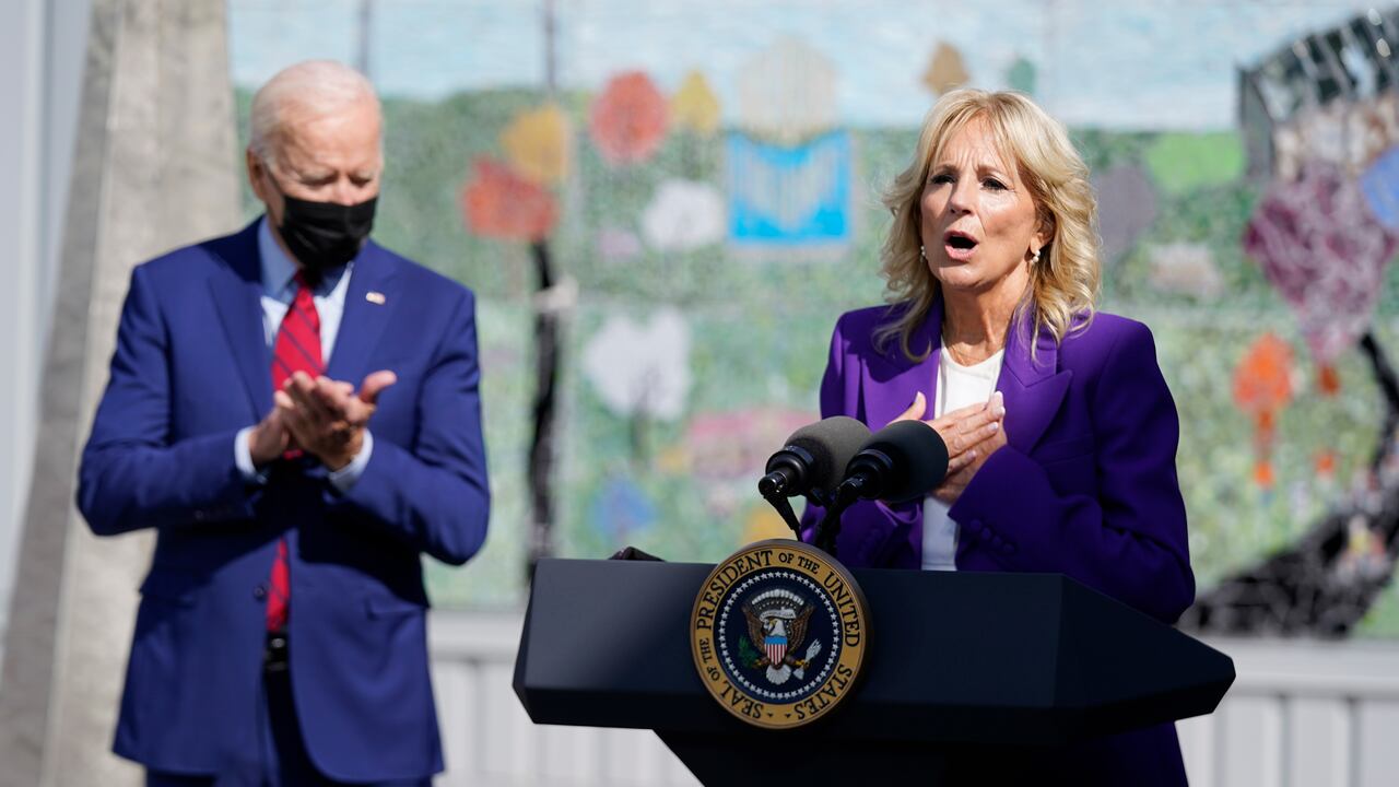 El presidente de EE. UU. Joe Biden y la primera dama, Jill lamentaron la masacre en la que fueron asesinadas 21 personas, entre ellos 19 niños.