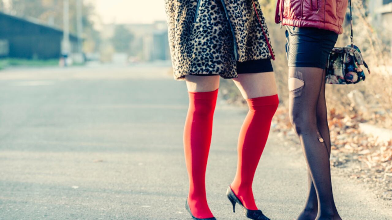 La normativa británica permite a cualquier persona abrir una cuenta de banco, pero los bancos pueden rechazar a clientes susceptibles de perjudicar su imagen.