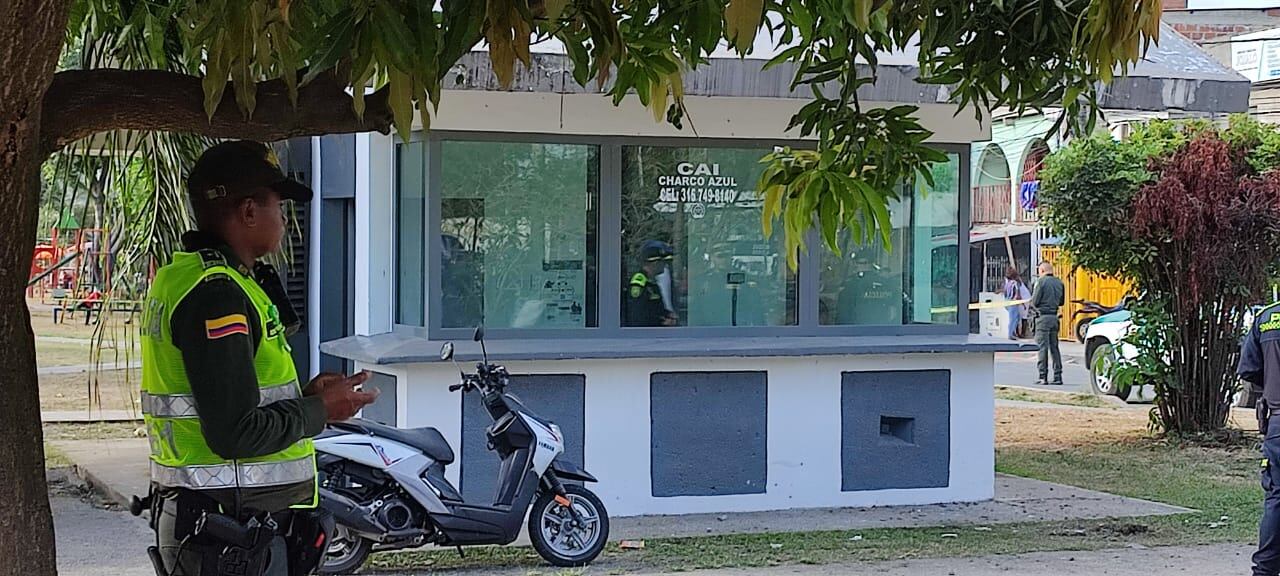 La granada fue lanzada al CAI de Policía del barrio Charco Azul.