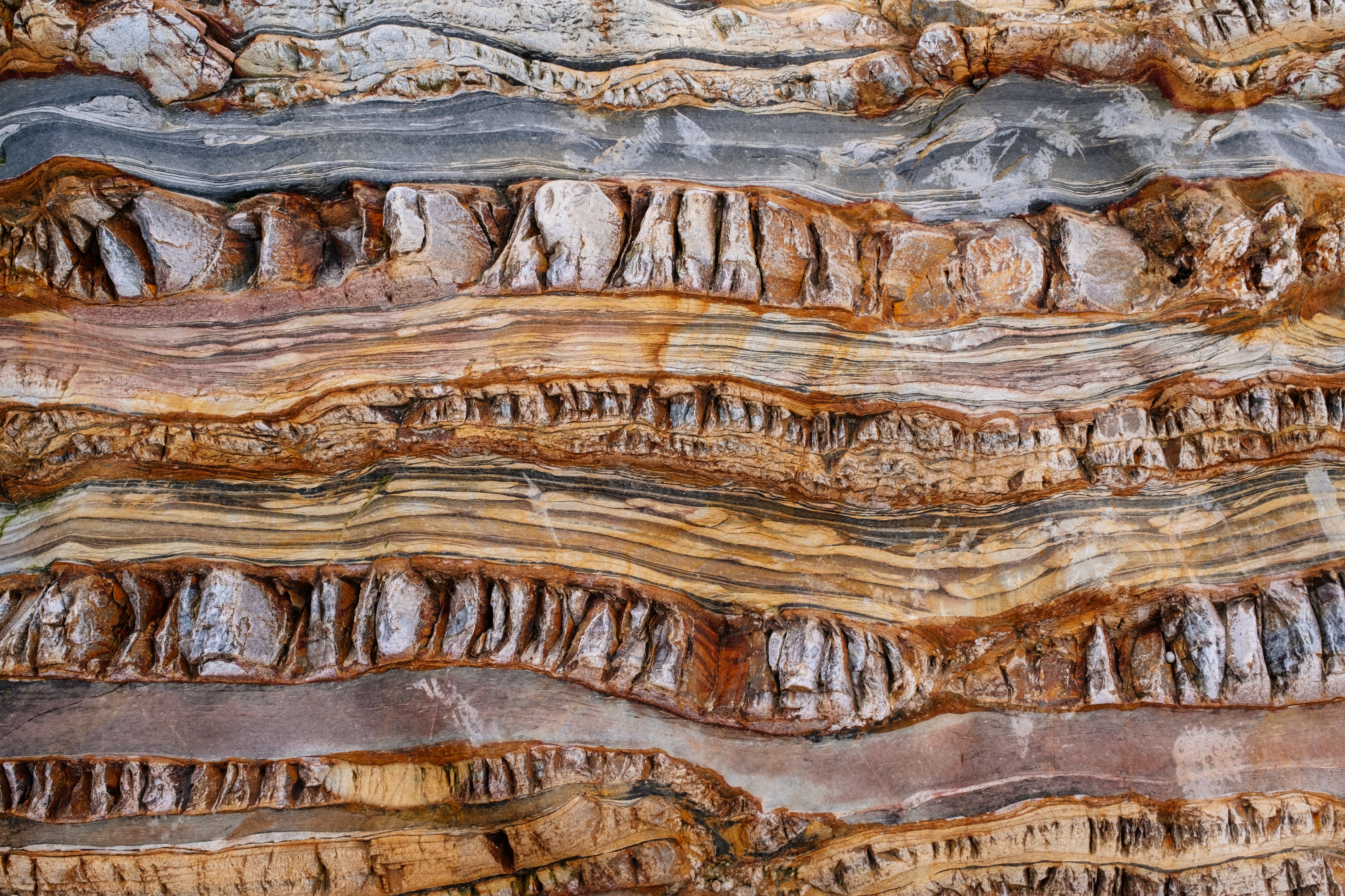 Un gigantesco río de lava brotó bajo el océano y los científicos lograron verlo en tiempo real.