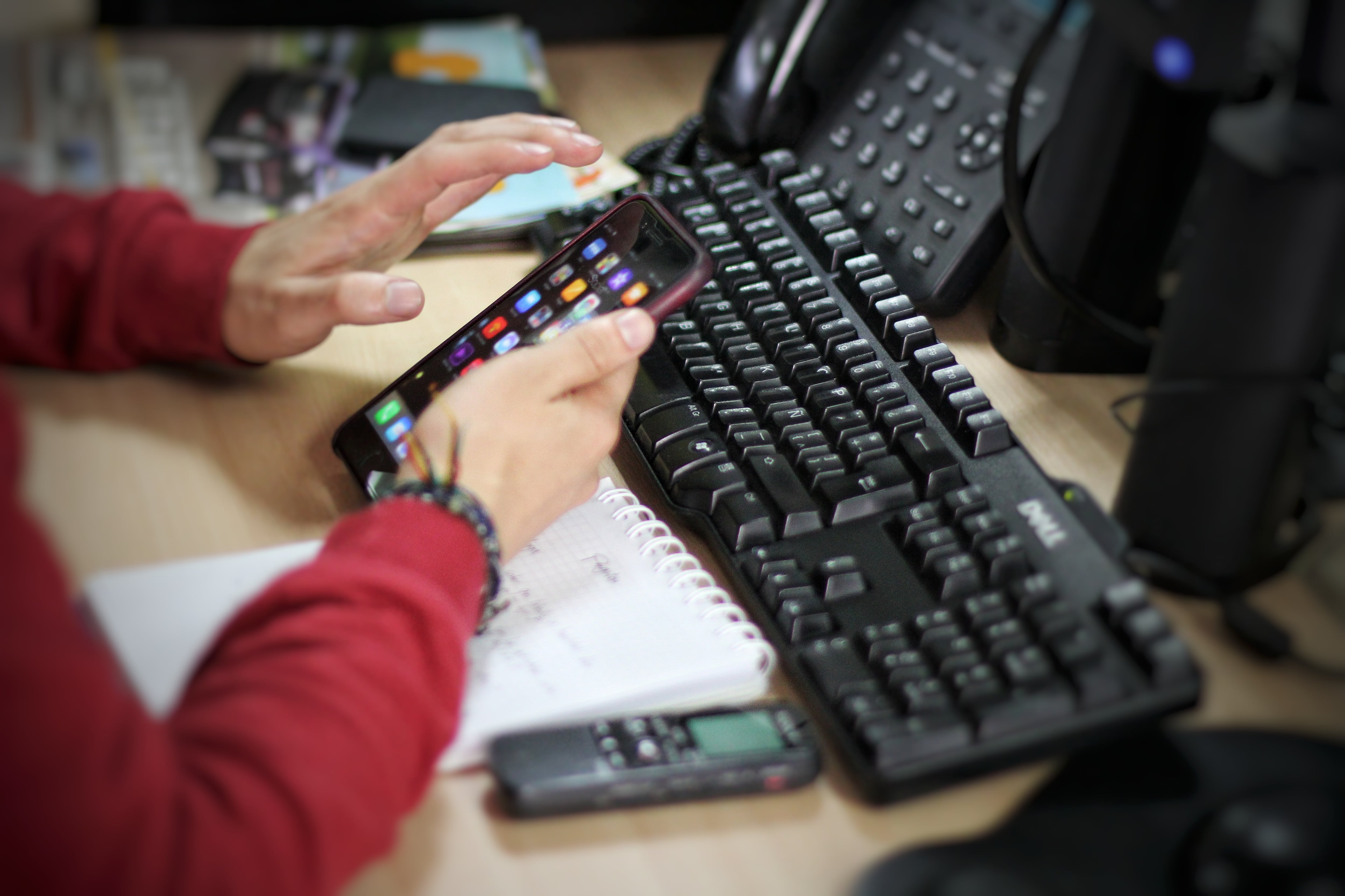Virtualidad, trabajo en casa, teletrabajo, oficina, computador, trabajo, laboral