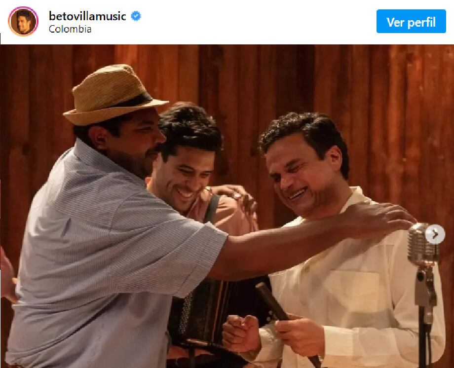 Beto Villa actuando en la novela 'Leandro Díaz' junto con Silvestre Dangond.