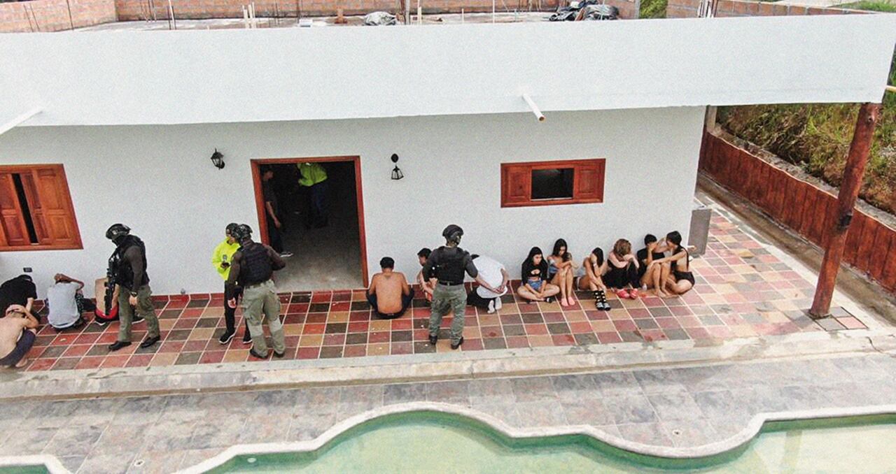 En esta finca en Antioquia, el jefe de los Pachelly iba a realizar una narcorrumba para celebrar su cumpleaños 33, pero la Policía le aguó la fiesta y lo capturó junto con varios cómplices.