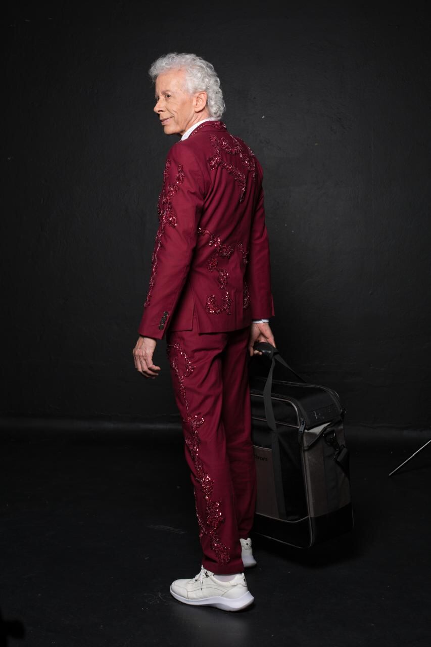 El cantante y compositor Galy Galiano da detalles sobre su retiro de los escenarios y sus planes a futuro