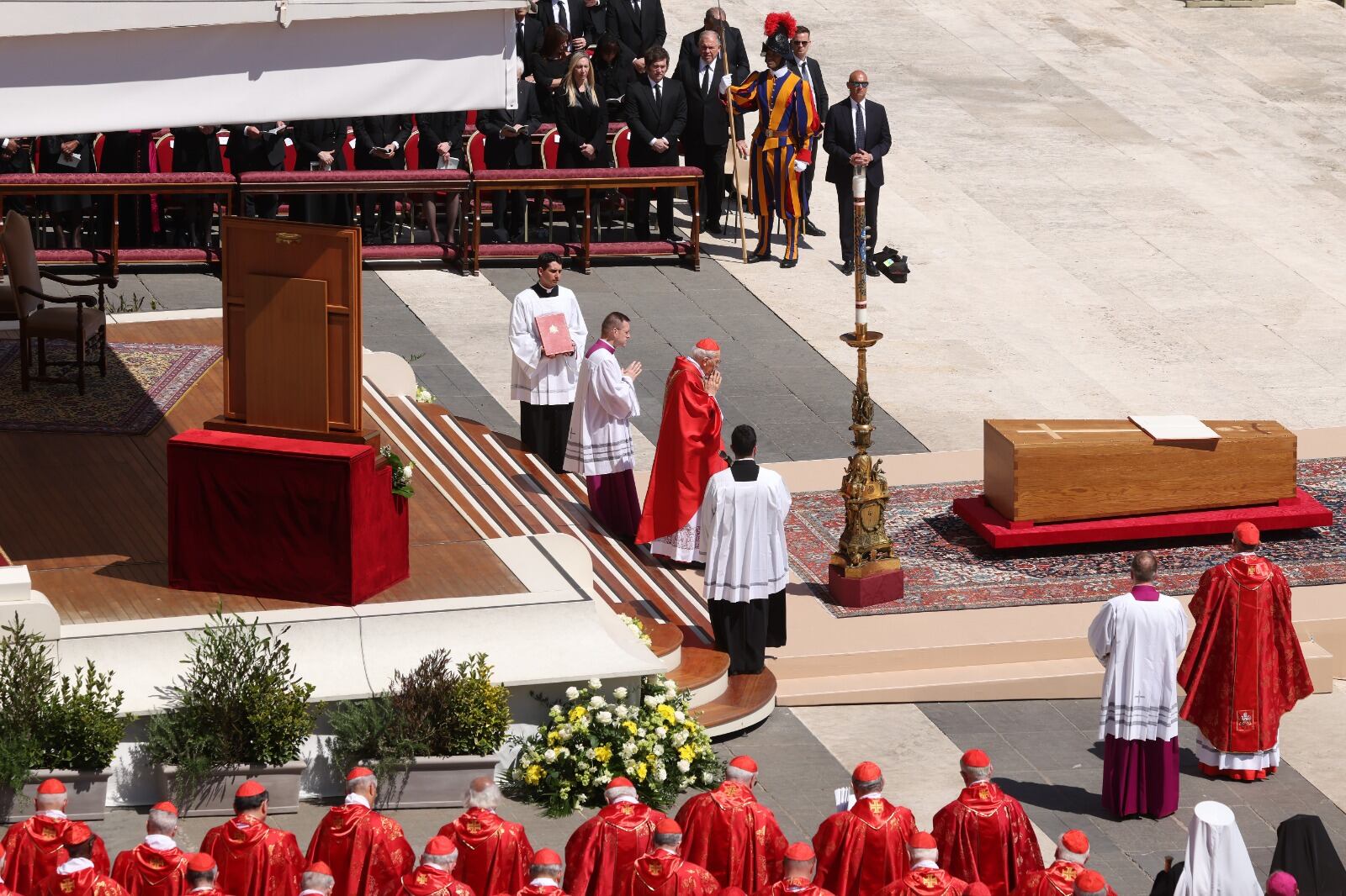 Finaliza la Misa Exequial