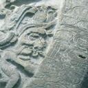 Un altar de unos 1.500 años de antigüedad, tallado en roca caliza por la cultura maya se exhibe en el Museo Nacional de Arqueología y Etnología, el 12 de septiembre de 2018 en Ciudad de Guatemala. Foto: AFP | Johan Ordoñez.