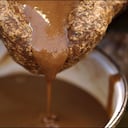 El aceite de almendras se extrae de moler este fruto.