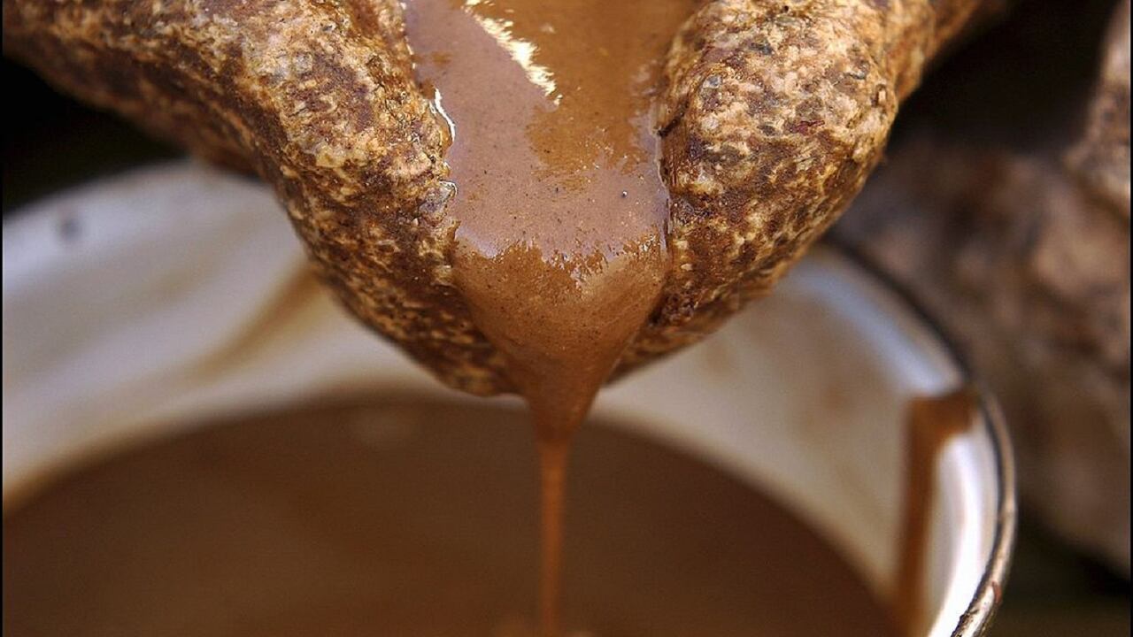 El aceite de almendras tiene un alto contenido de antioxidantes y se ha convertido en uno de los ingredientes favoritos en las cremas antiarrugas.