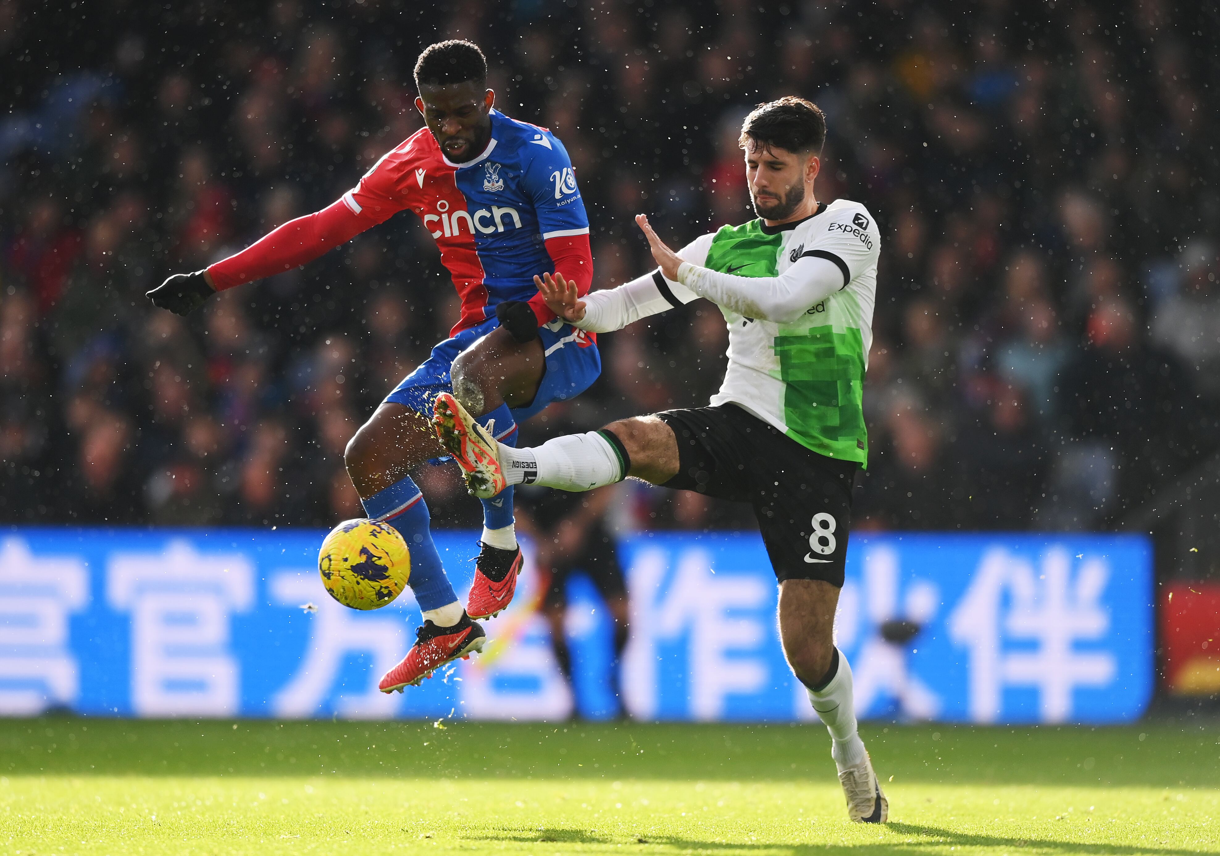 Jefferson Lerma resaltó en su juego ante Liverpool