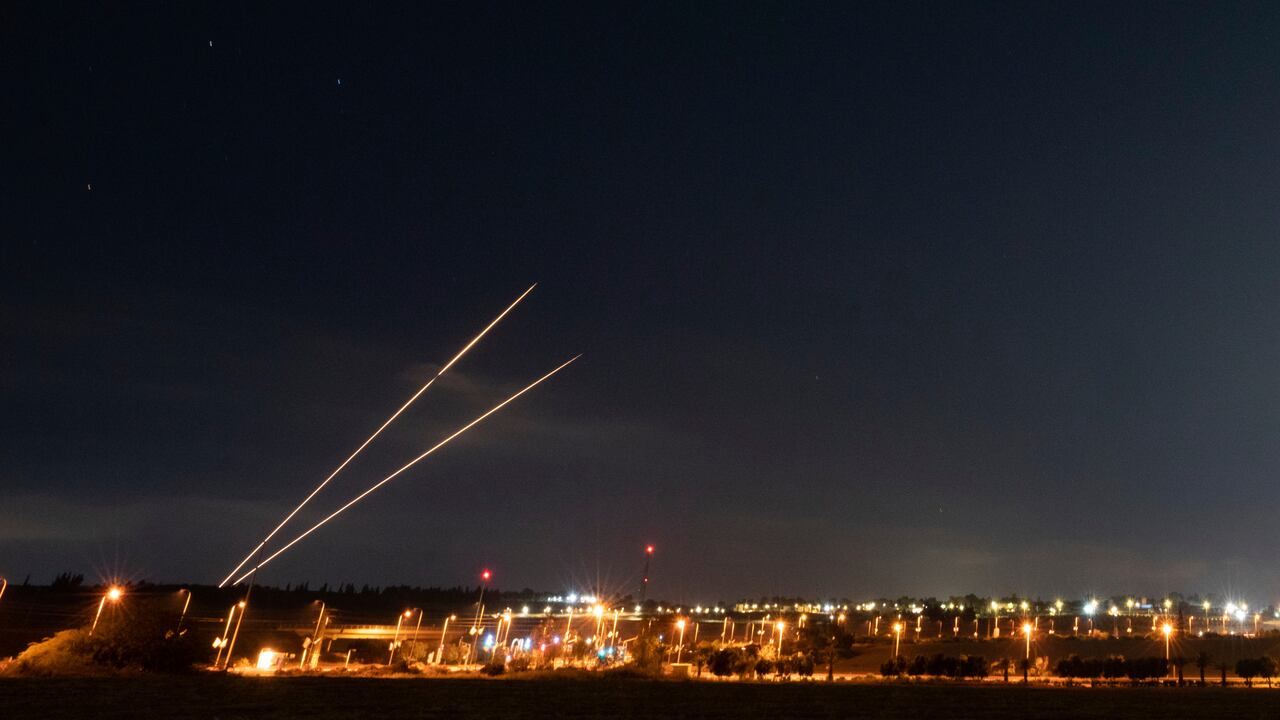 Gaza e Israel comenzaron a dispararse entre sí tras la muerte de Adnan.