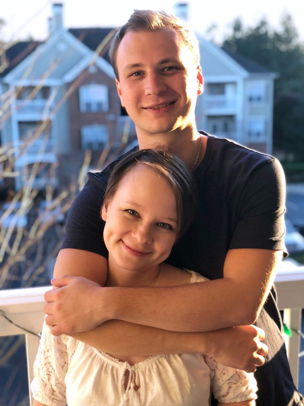 Esta fotografía facilitada por la familia muestra a Robert Gilman y a su hermana, Lexie Hudson, en Lilburn, Georgia, en 2019. (Familia Gilman vía AP)