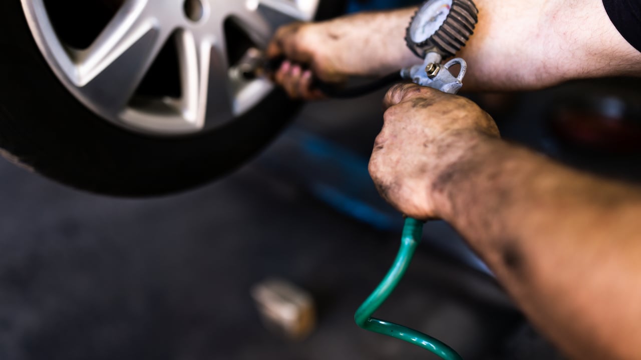 La durabilidad y eficacia del nitrógeno en las llantas despierta un debate constante entre los entusiastas de la automoción.