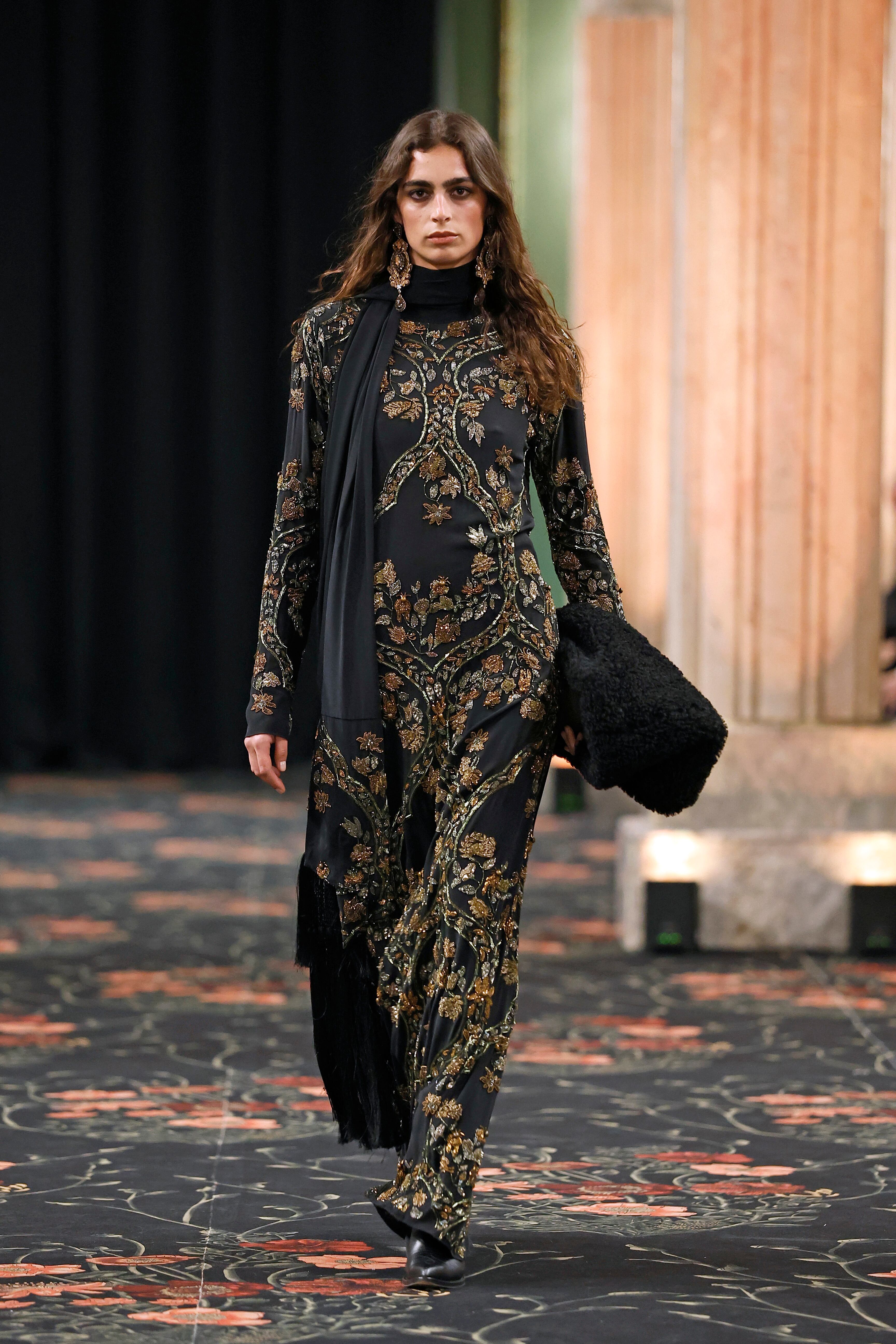 Johanna Ortiz, la diseñadora caleña, fue la encargada de inaugurar la Mercedes Benz Fashion Week Madrid 2026 con su colección 'Alma'