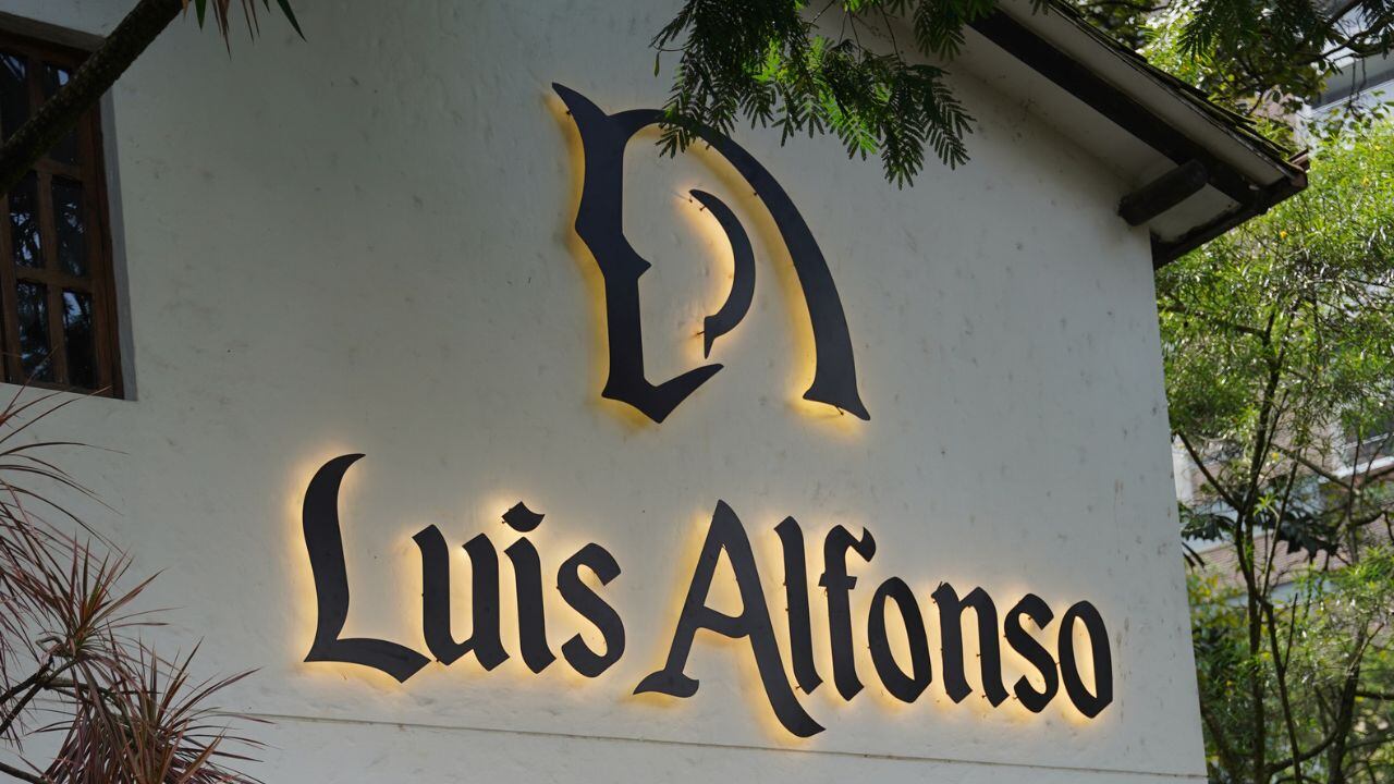 Inauguró su primer estudio de grabación en la ciudad de Medellín, un espacio para la música y la creatividad.