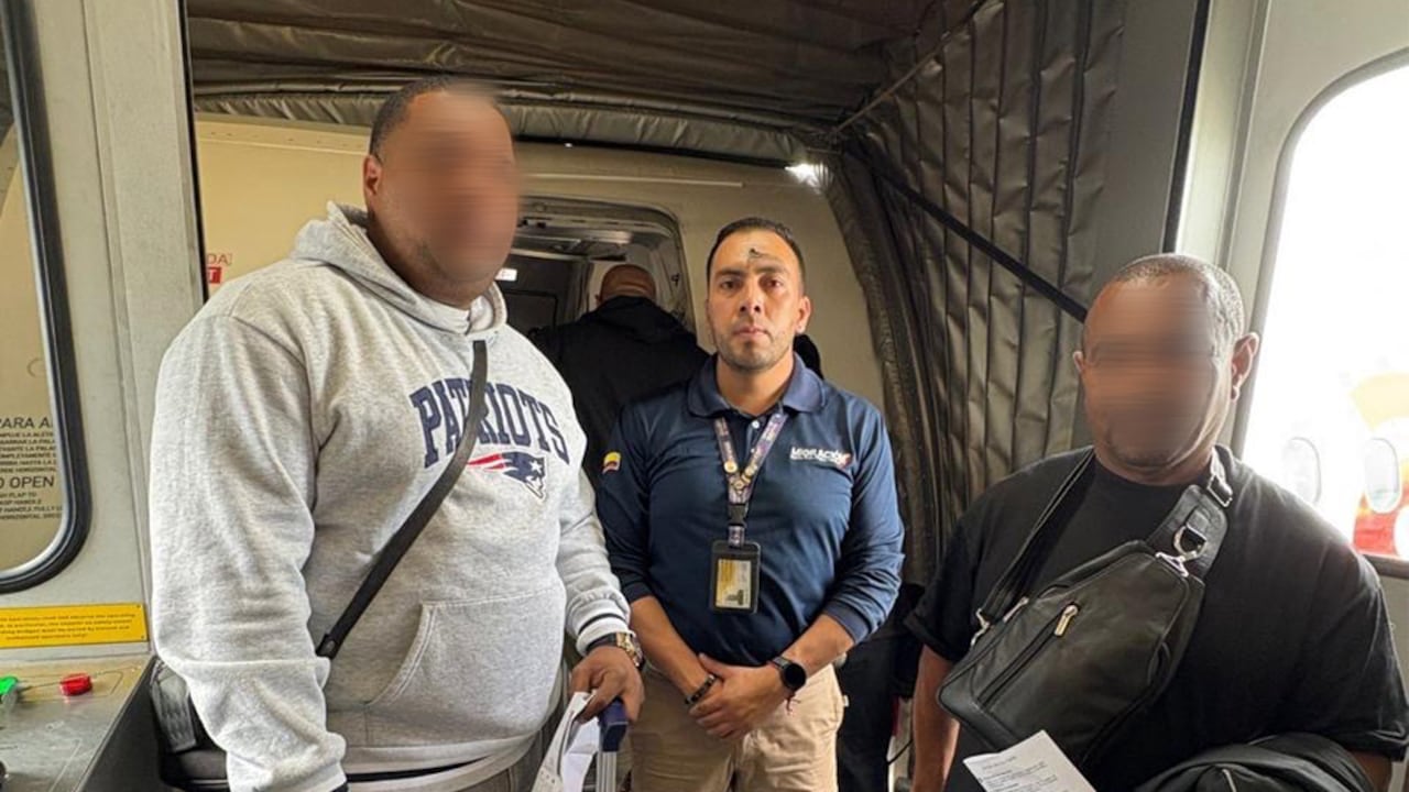 Expulsión de dos ciudadanos de nacionalidad dominicana.