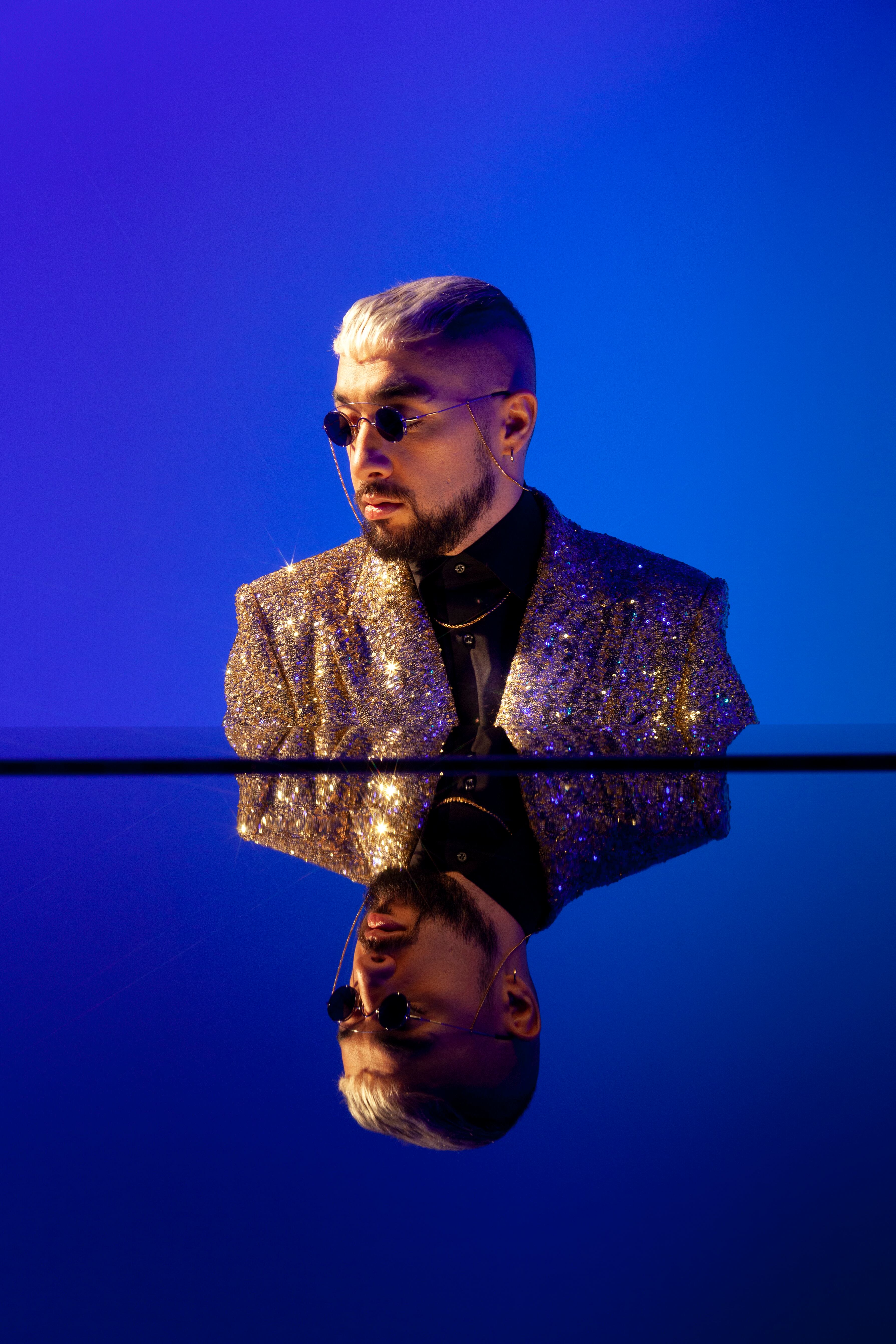 Sofiane Pamart nació cerca de Lille, Francia, en 1990, y desde muy joven borró fronteras musicales y humanas de su mente y de su corazón.