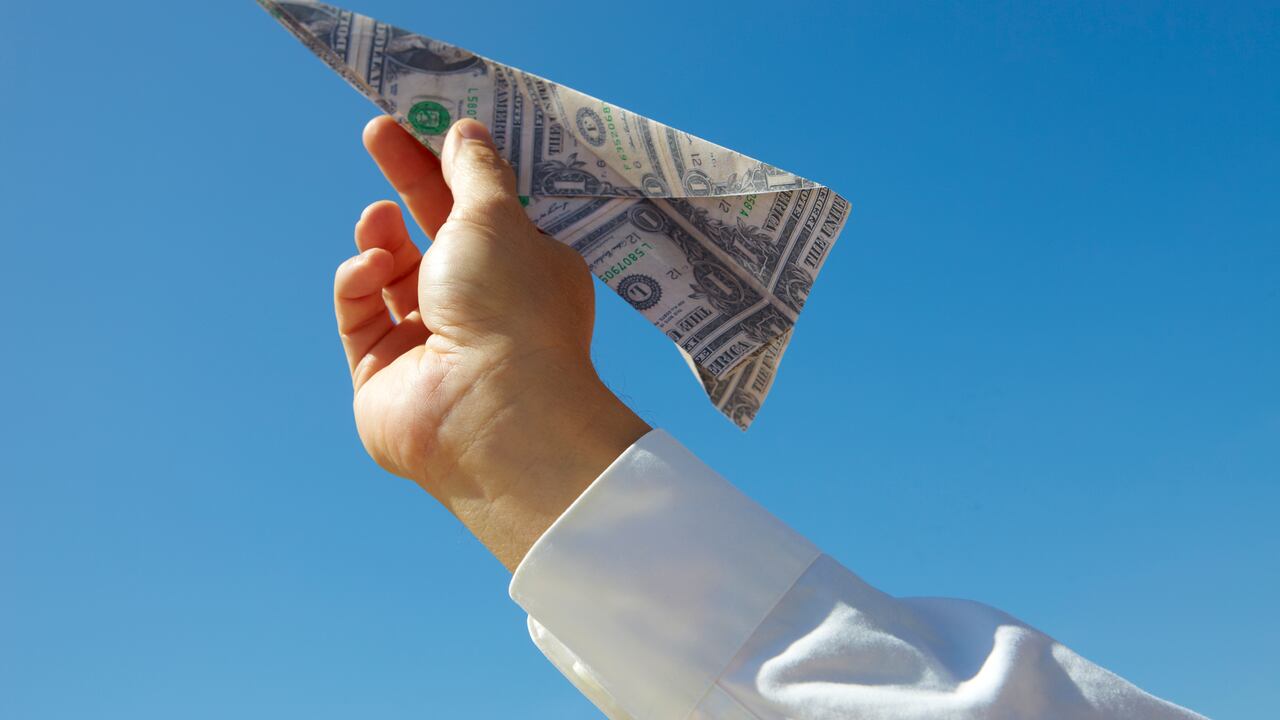 El precio del dólar en Colombia ya superó los 4.900 pesos. Foto: Getty Images.