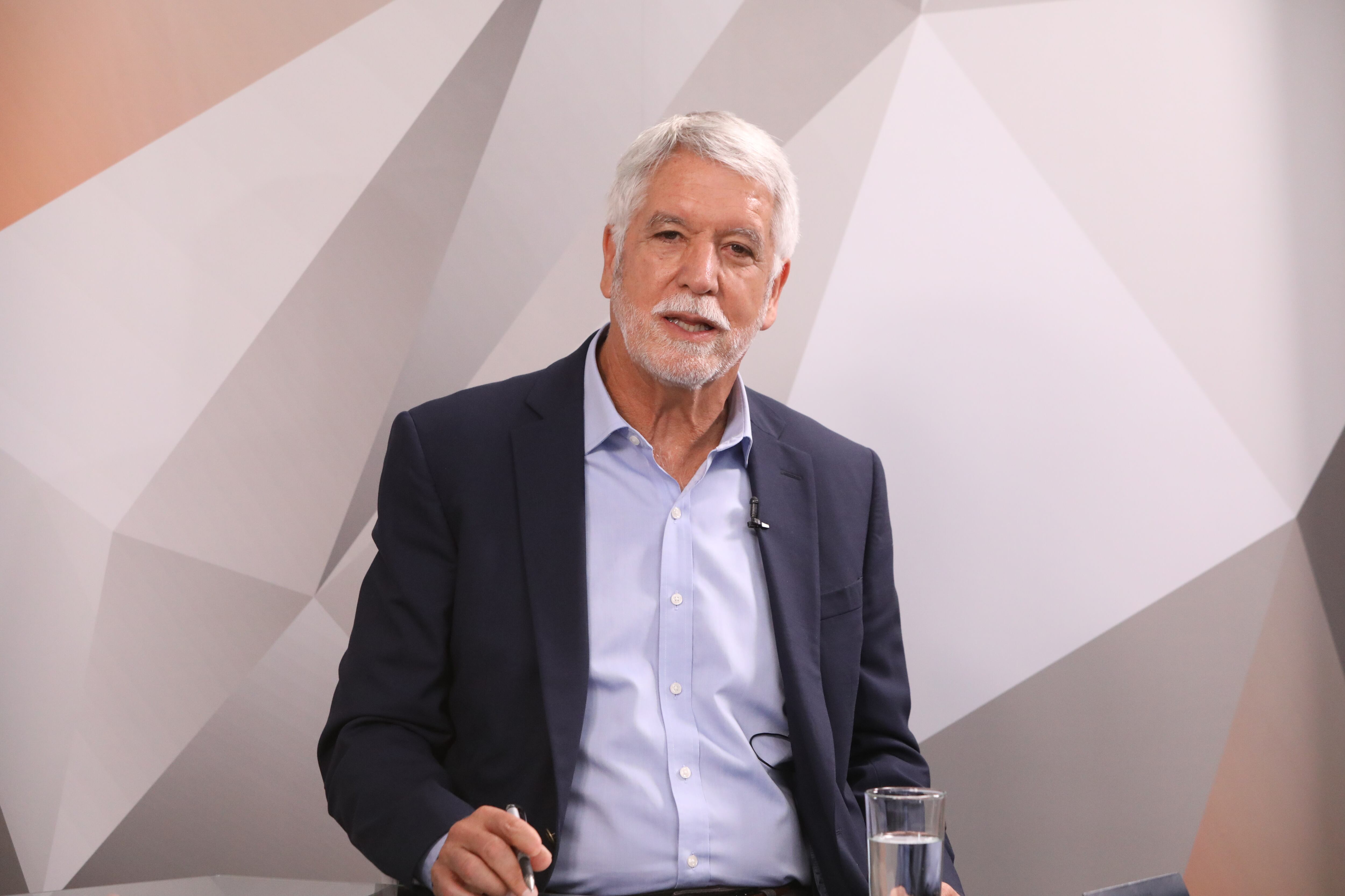 El Debate, entrevista a Enrique Peñalosa precandidato presidencial.