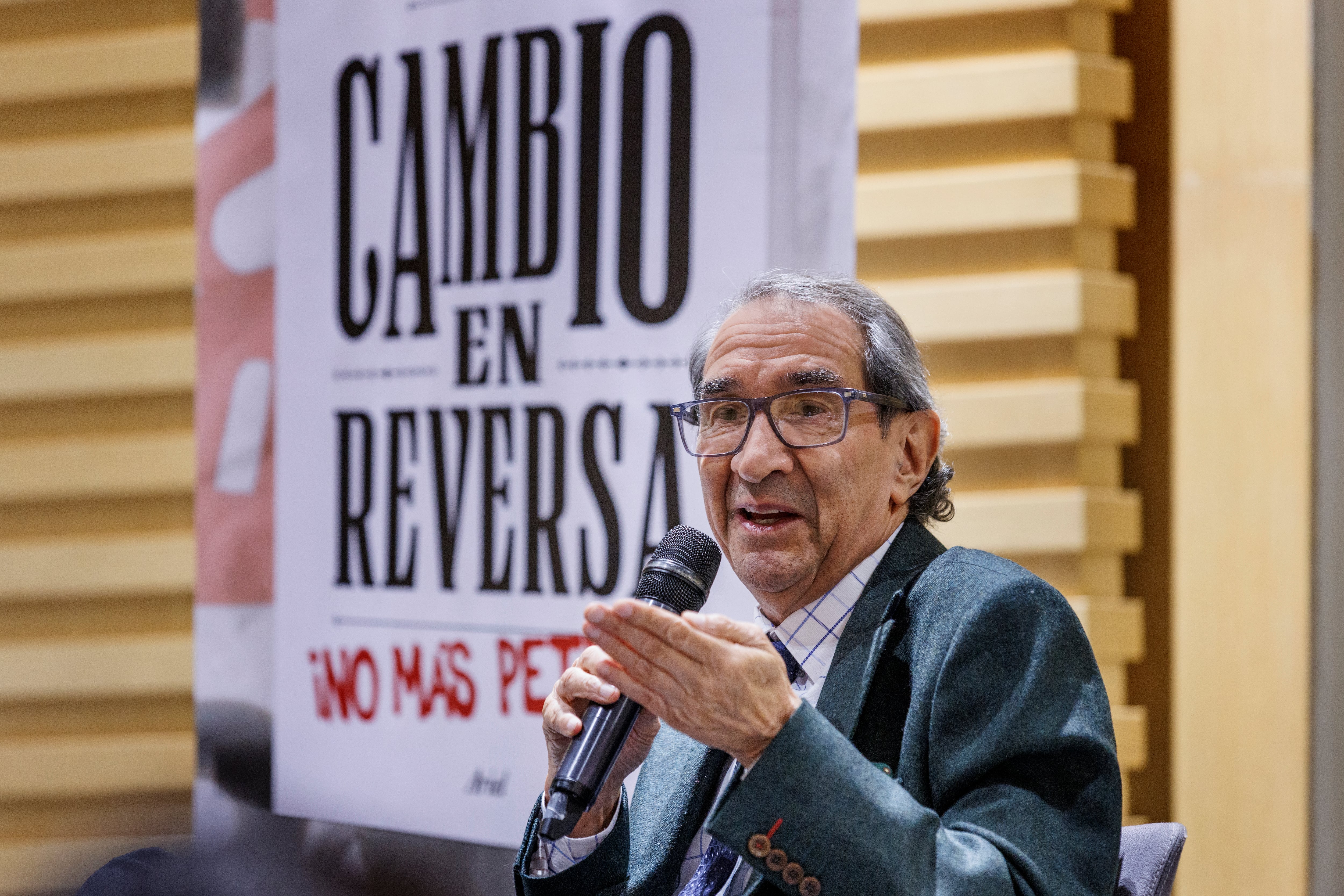 Aurelio Suárez. Lanzamiento del libro: Cambio en Reversa.