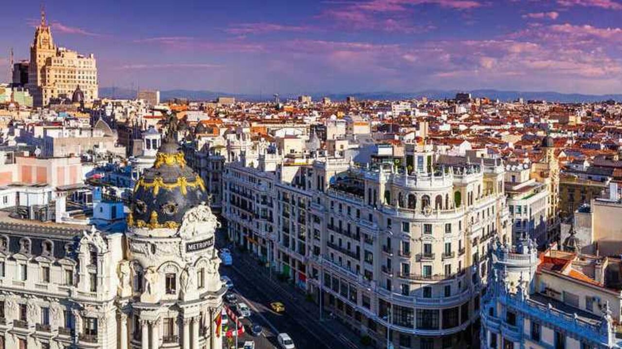 Fundación Carolina abre convocatoria para entrega de becas en España