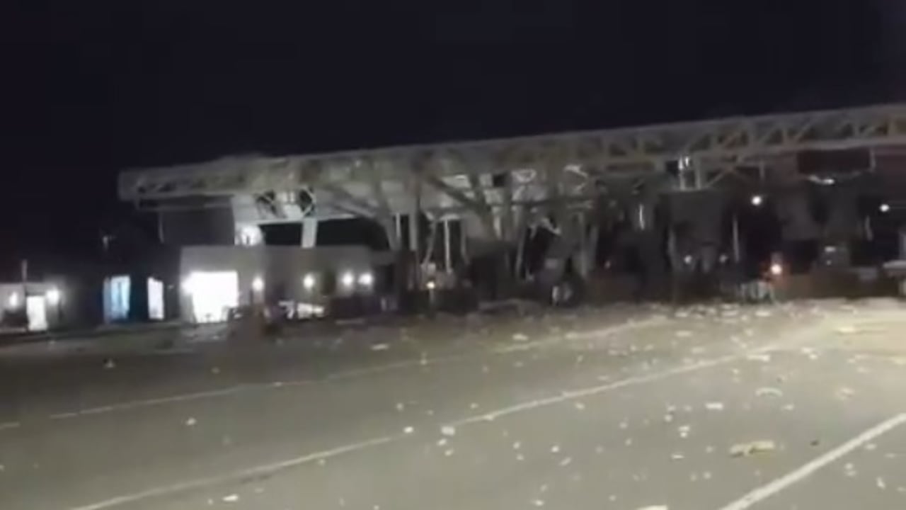 Explosión en el peaje San Pedro en Villanueva, Casanare. Hay 4 lesionados.