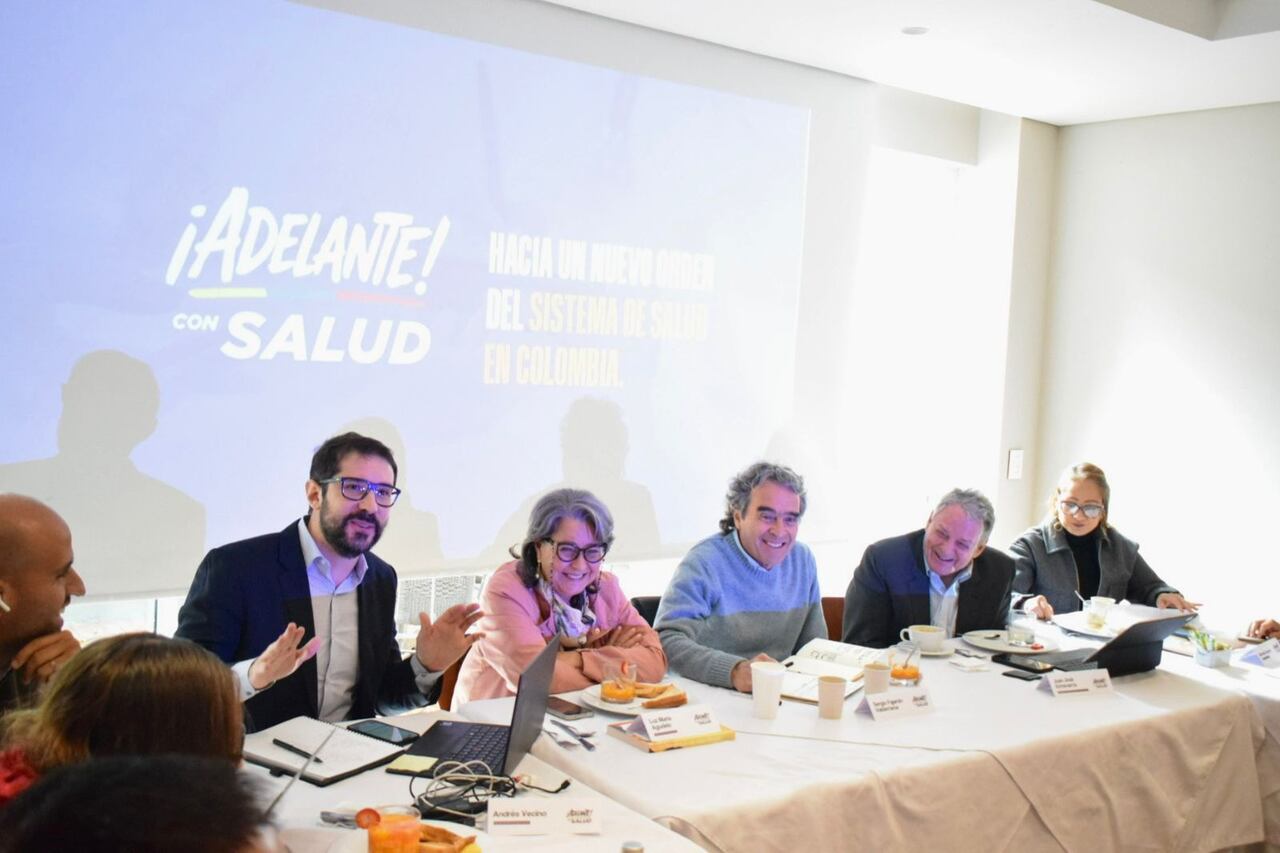 Sergio Fajardo presentó a la primera parte de su equipo programático.