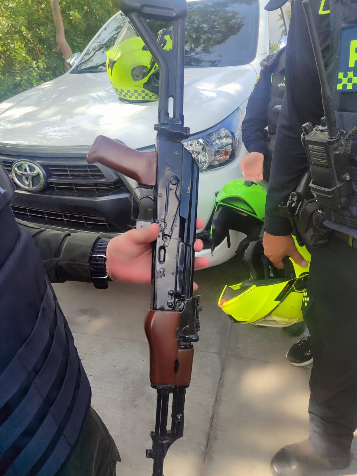 Fusil AK-47 decomisado por el Gaula de la Policía.