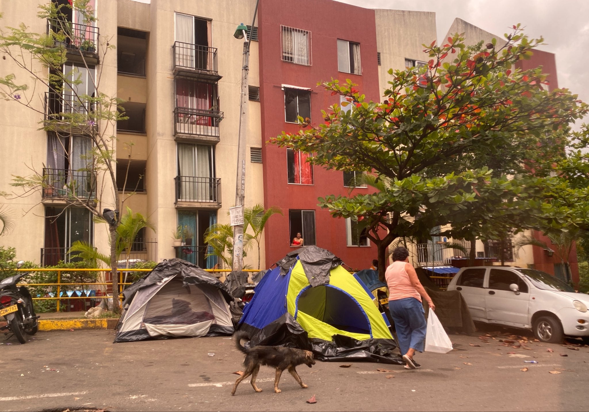 Incertidumbre en Altos de Santa Elena: damnificados del terremoto permanecen en carpas