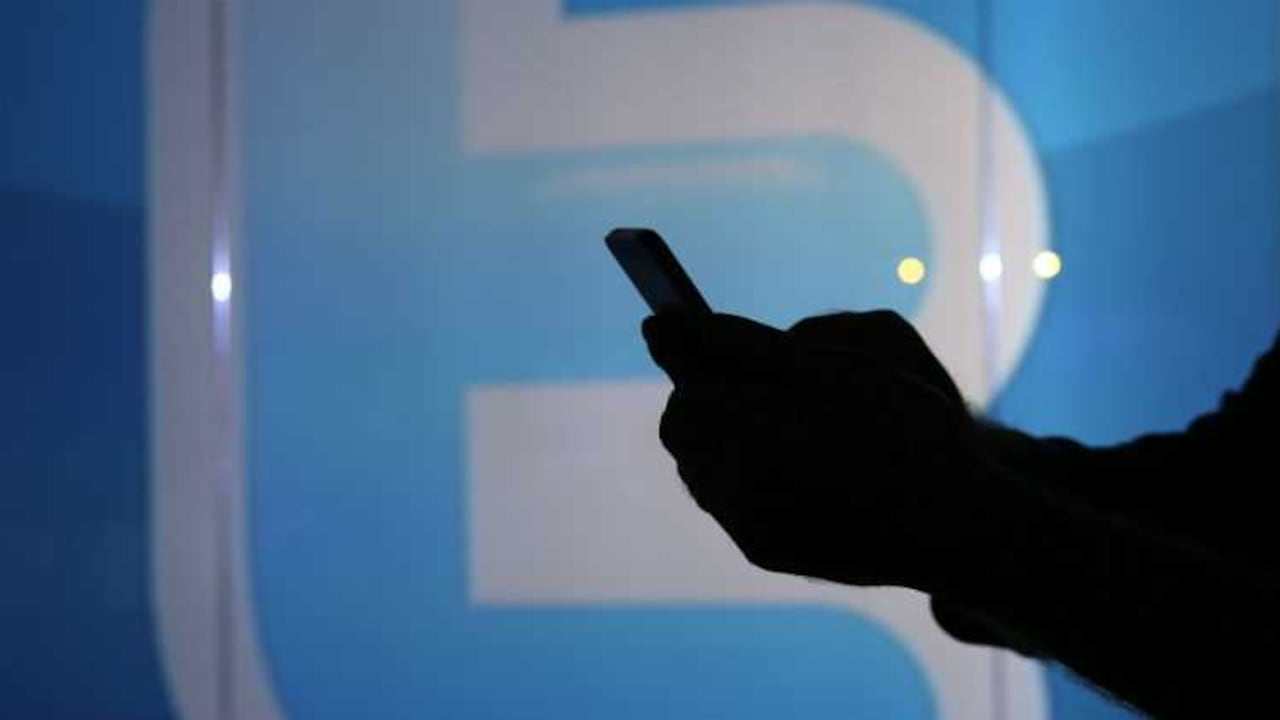 Pocos dudan de que Twitter, más que ninguna otra red social, se ha convertido en un patio político y en el canal de preferencia por el que muchos líderes expresan sus puntos de vista y comunican sus noticias. Foto: Bloomberg