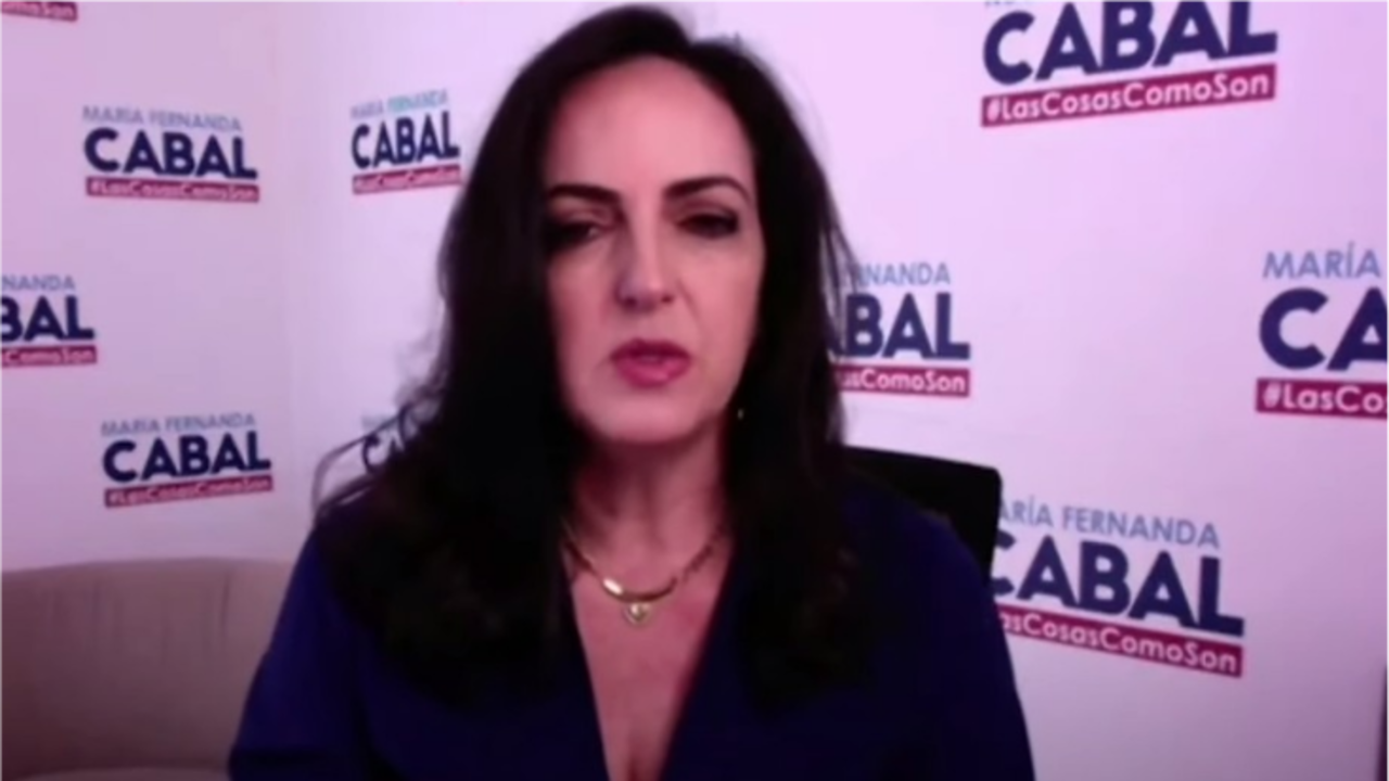 María Fernanda Cabal volvió a criticar al padre Francisco de Roux.