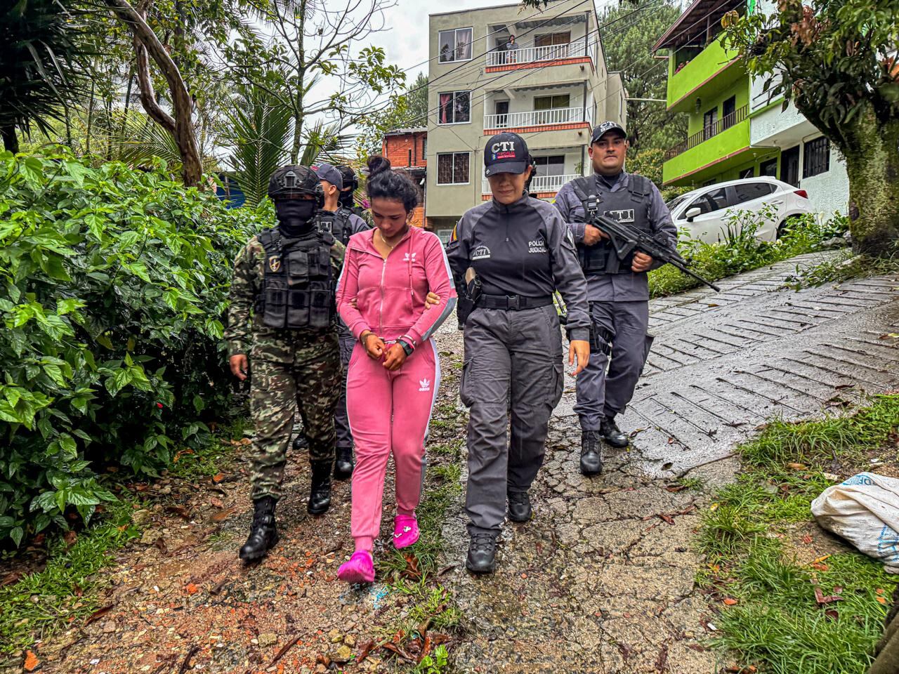 Ejército y Fiscalía capturan a alias Sara.