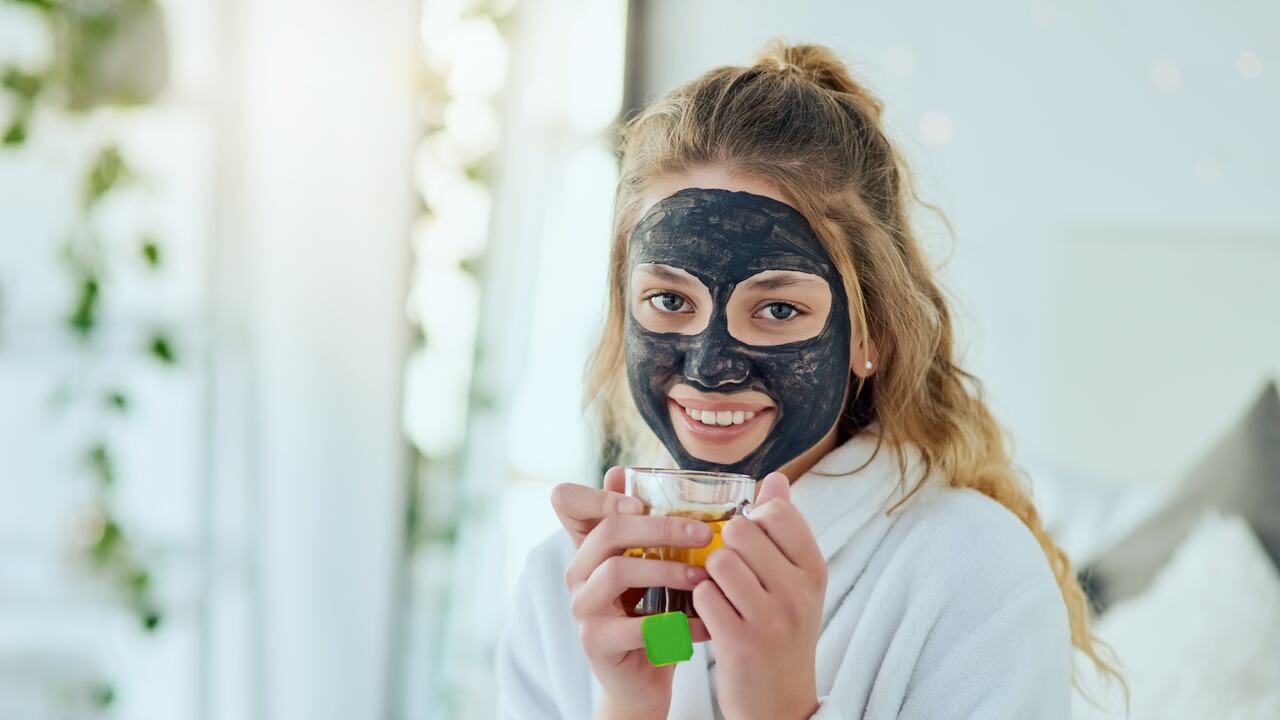 La piel necesita una rutina de belleza y para ello hay que abordar pequeños trucos que permitan hidratar, regenerar y mejorar visiblemente el aspecto del rostro en poco tiempo.