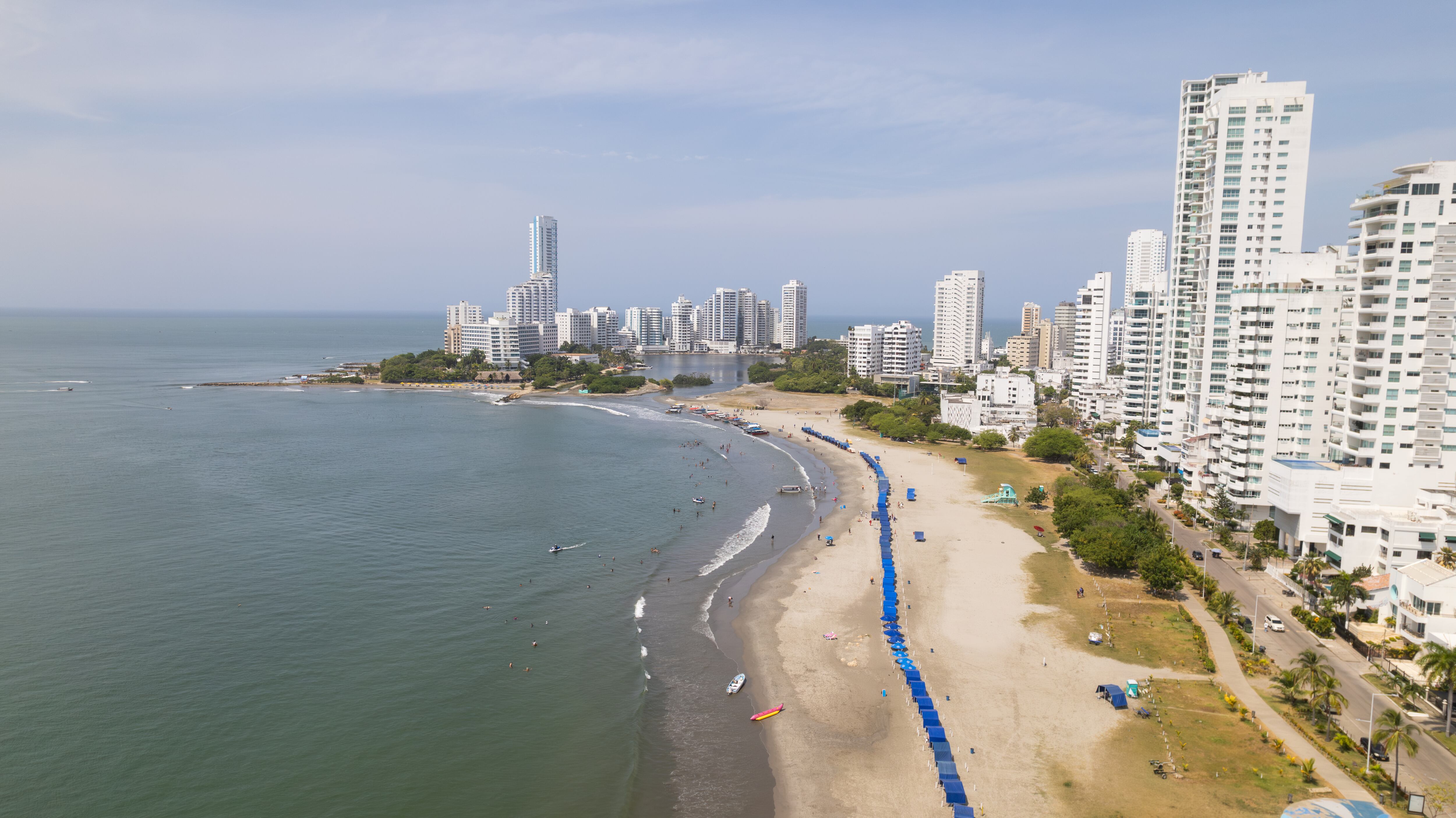 De acuerdo con Cotelco Cartagena y Bolívar, por cada vivienda turística se emplean en promedio 0,3 personas, mientras que por cada habitación de un hotel afiliado a Cotelco se generan 1,5 empleos directos.