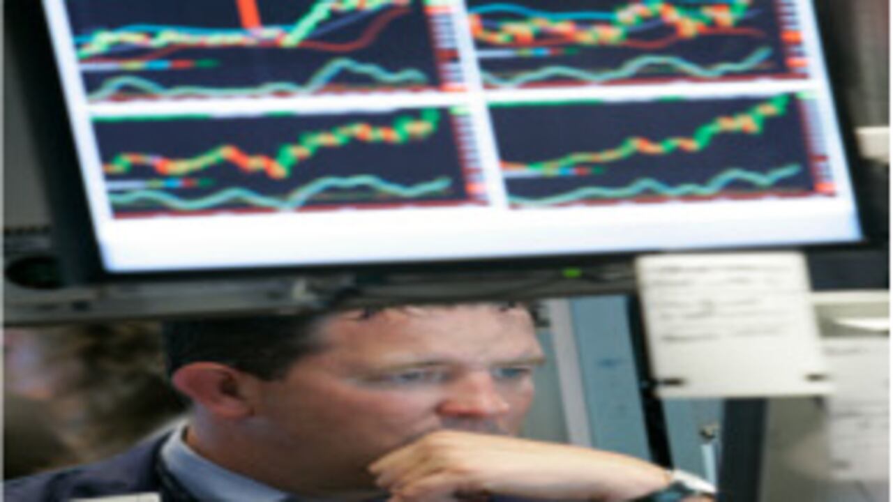 Mientras las bolsas globales, como New York Stock Exchange, ven con preocupación la evolución de la guerra en Ucrania y los impactos en la economía global, en América Latina suben las bolsas y las monedas locales. (AP Photo/Mary Altaffer)