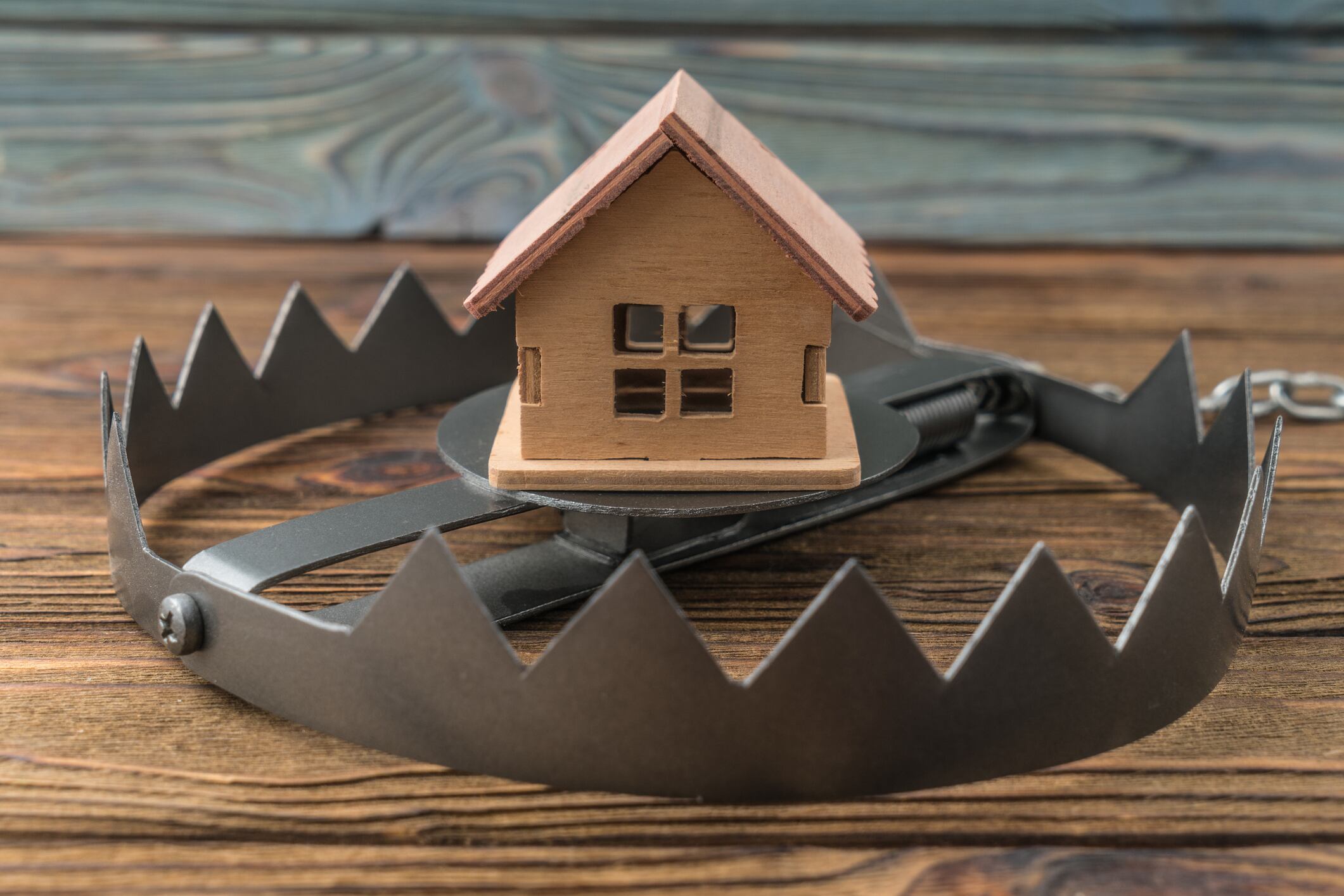 Conocer los tipos de fraudes y las señales de alerta es crucial para evitar ser víctima de estas artimañas.