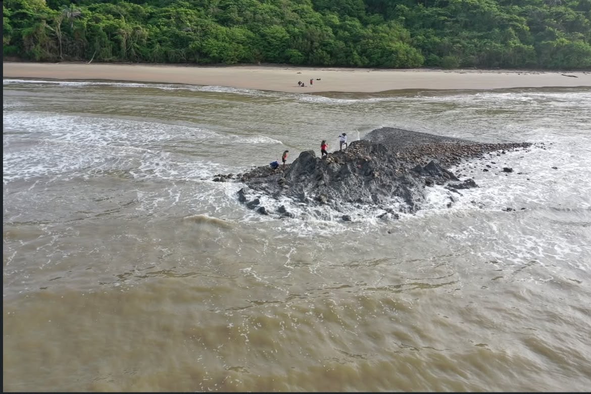 El sur de Trinidad reúne condiciones geológicas únicas que permiten la formación de volcanes de lodo cuando aumenta la presión bajo la superficie.