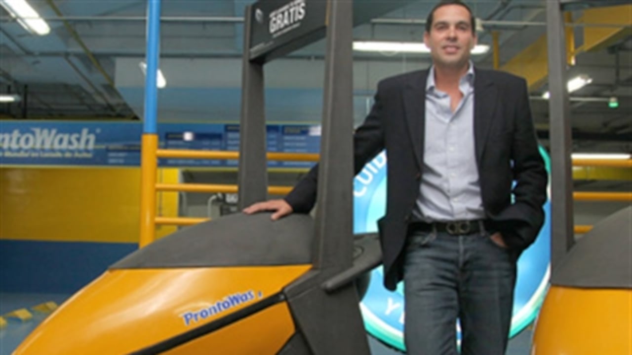 Hace siete años, Juan Gabriel Remolina tomó una franquicia de origen argentino para el lavado móvil de vehículos. Actualmente es el líder del mercado en Colombia y es la franquicia más exitosa entre 30 países.