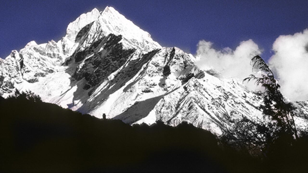 Esta foto de 1995 estaría a punto de convertirse en una postal para el recuerdo de cómo solían ser los glaciares que rodean la popular montaña.