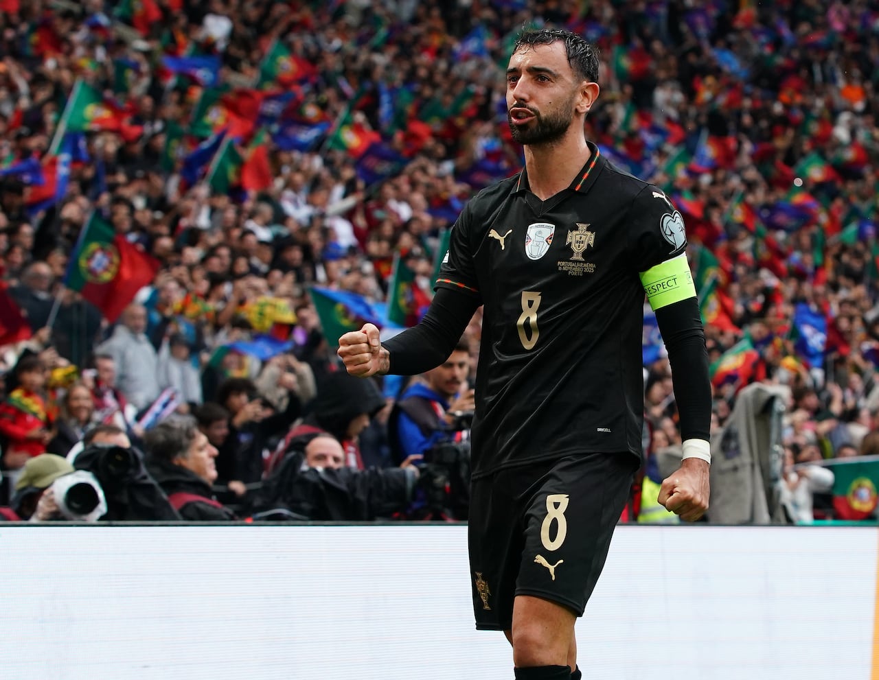 Bruno Fernandes, capitán y figura de Portugal ante Armenia.
