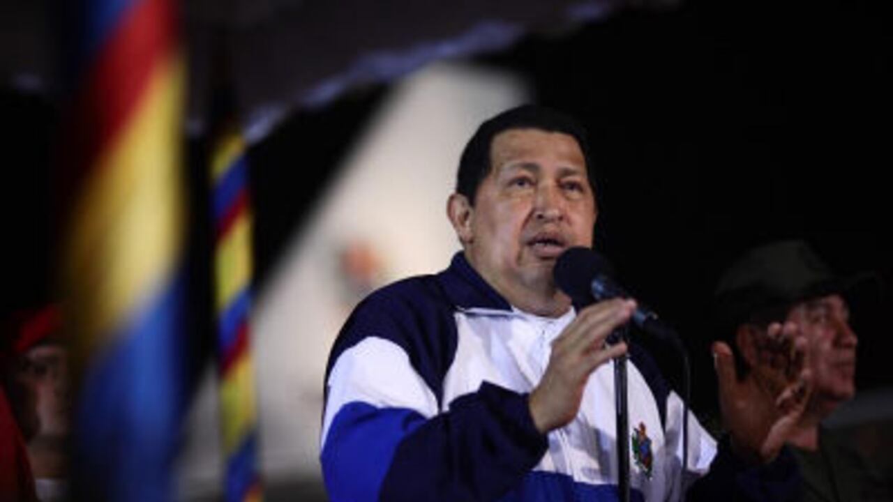 El presidente venezolano, Hugo Chávez, hablando a su llegada a Caracas (Venezuela), el viernes, tras su llegada de Cuba, donde se sometió a tratamiento médico.