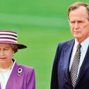 1991: George H. Bush con la reina Isabel en Washington.
