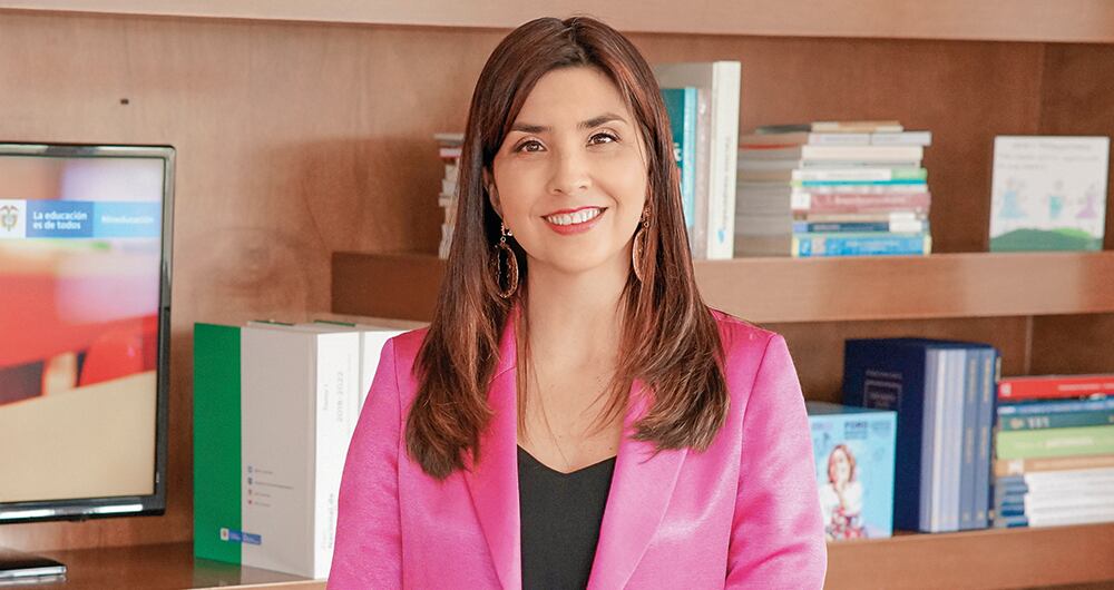 maría victoria angulo Ministra de Educación 