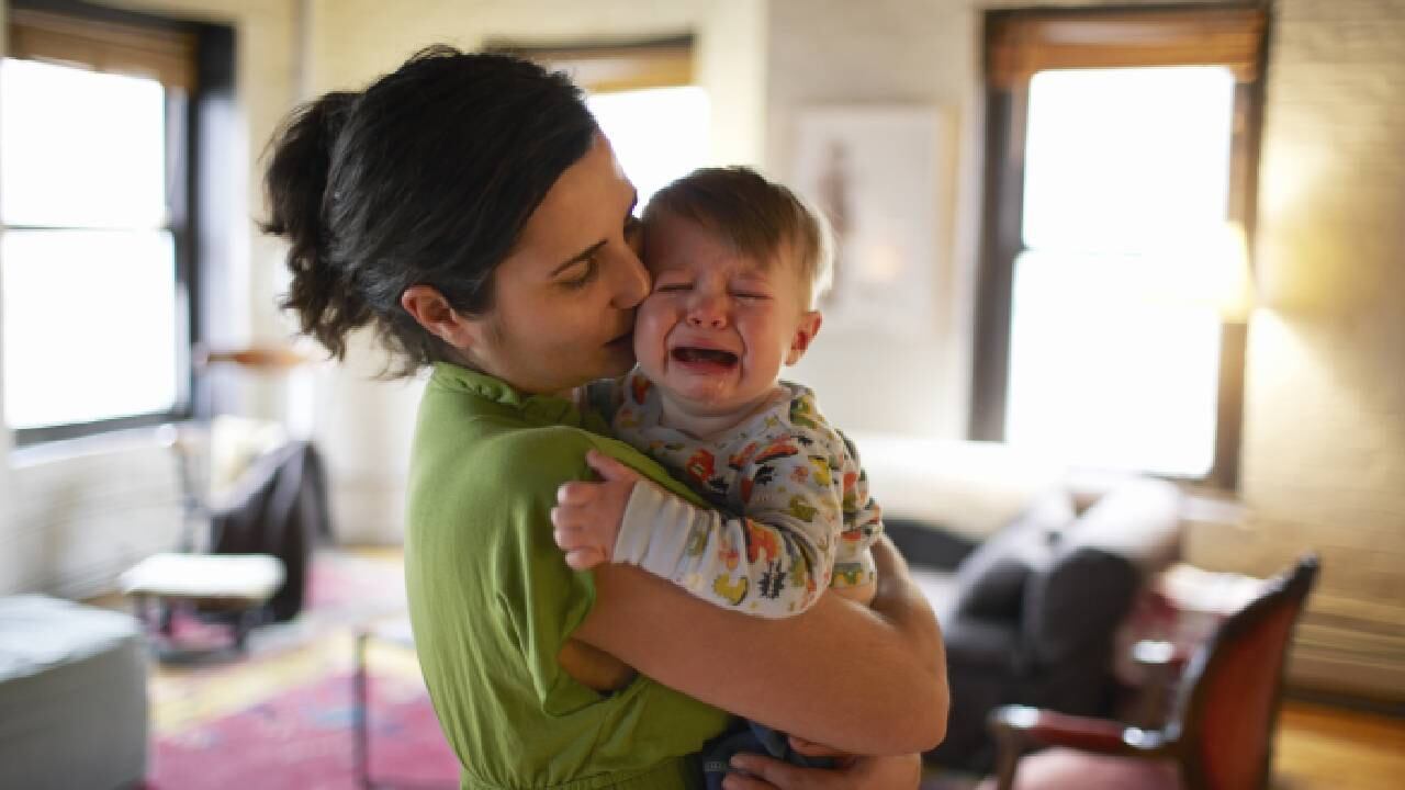 Las autoridades españolas dijeron que habían encontrado a un niño pequeño, y que su padre estaba ebrio.
