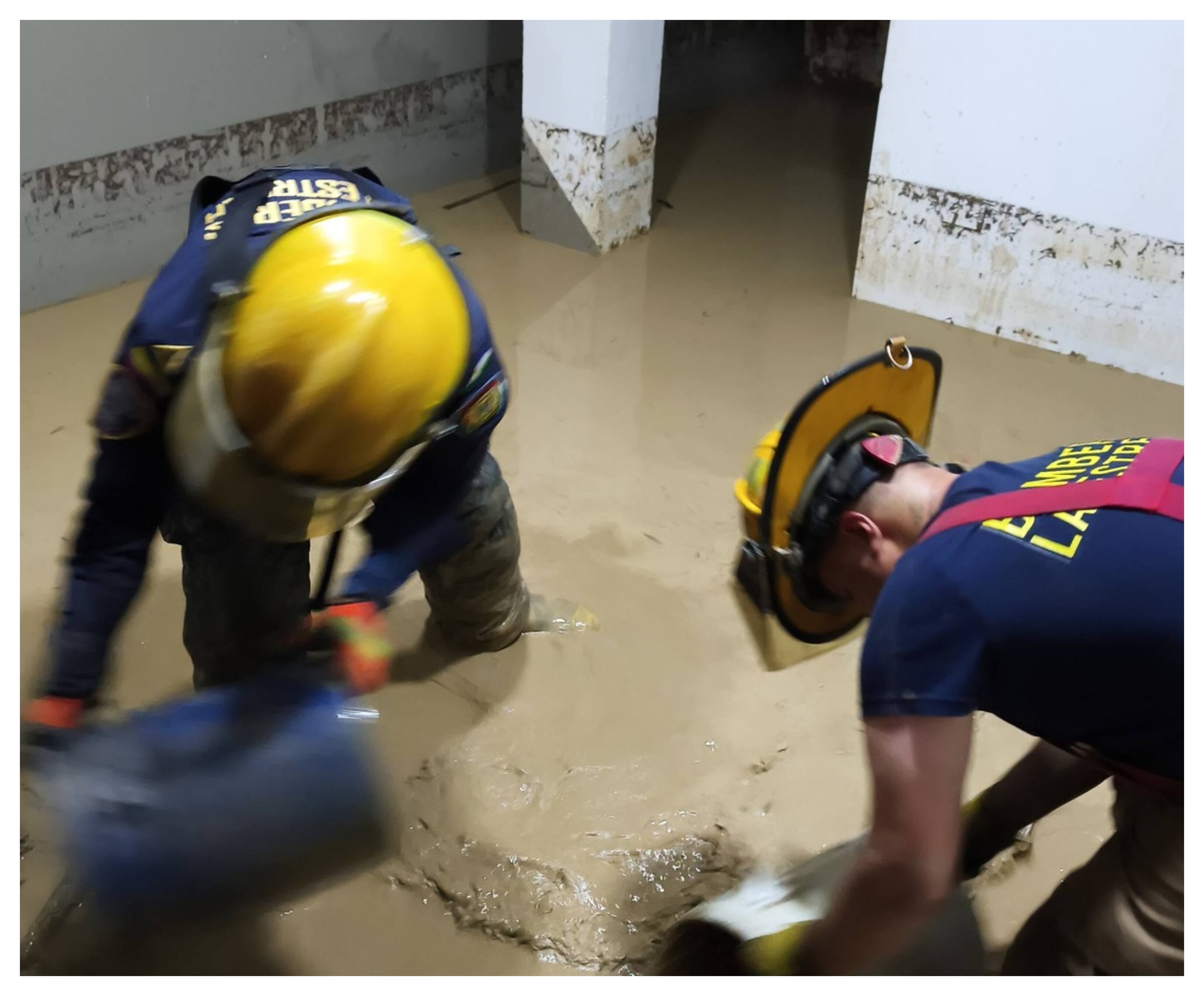 Bomberos de La Estrella atienden emergencia por inundaciones.